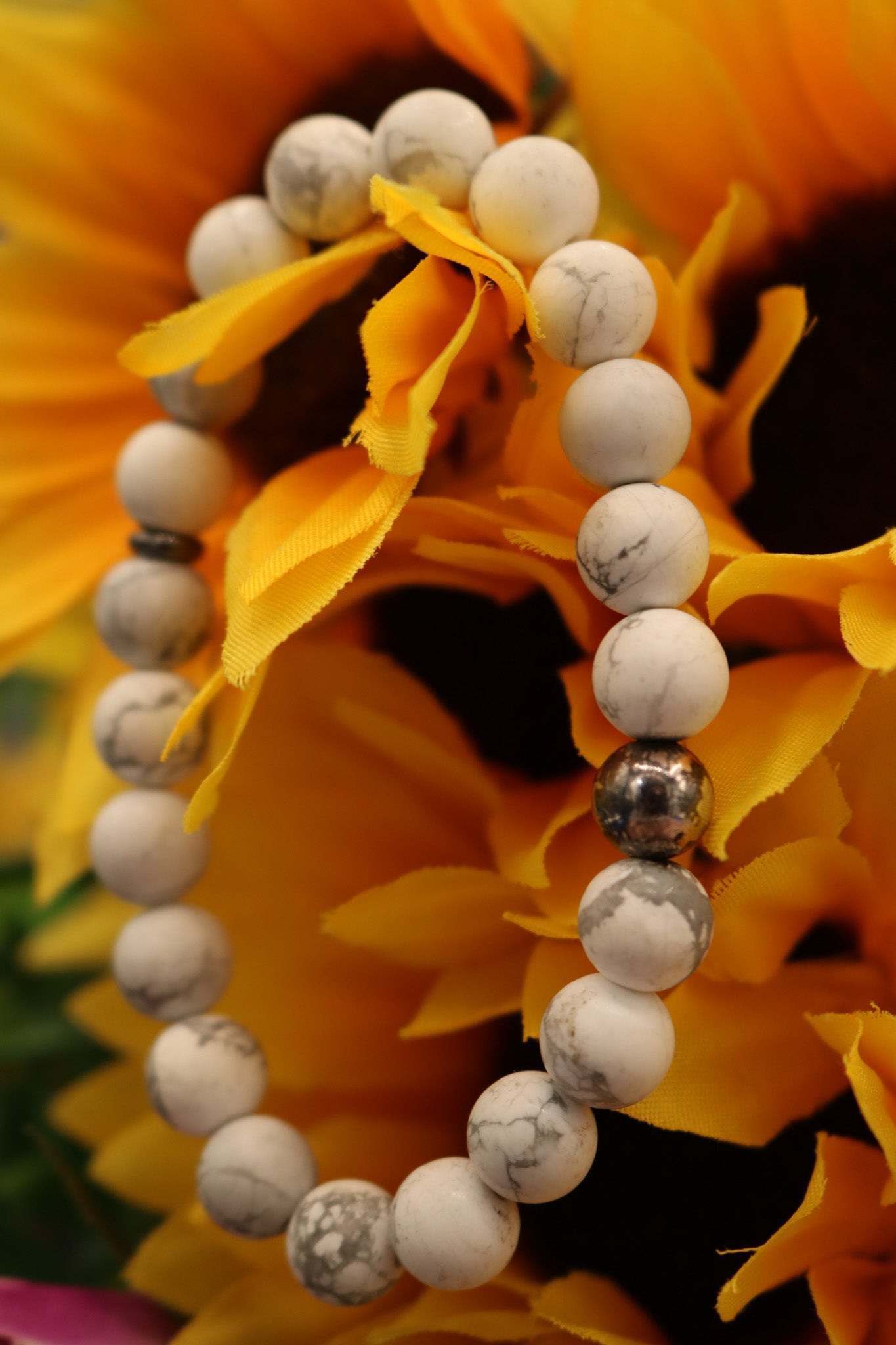 Howlite Stone Elastic Bracelet featuring a Silver Bead