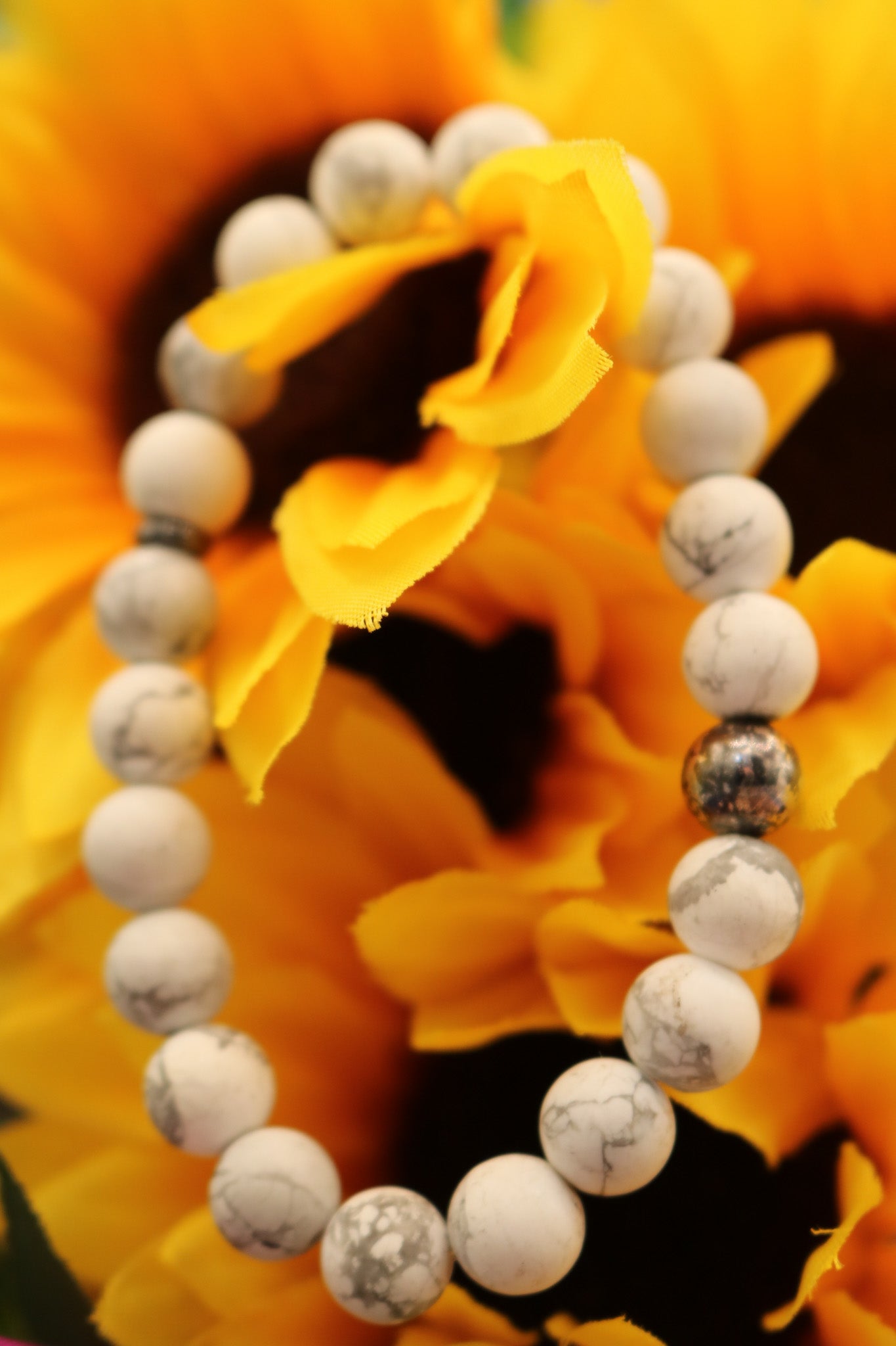 Howlite Stone Elastic Bracelet featuring a Silver Bead