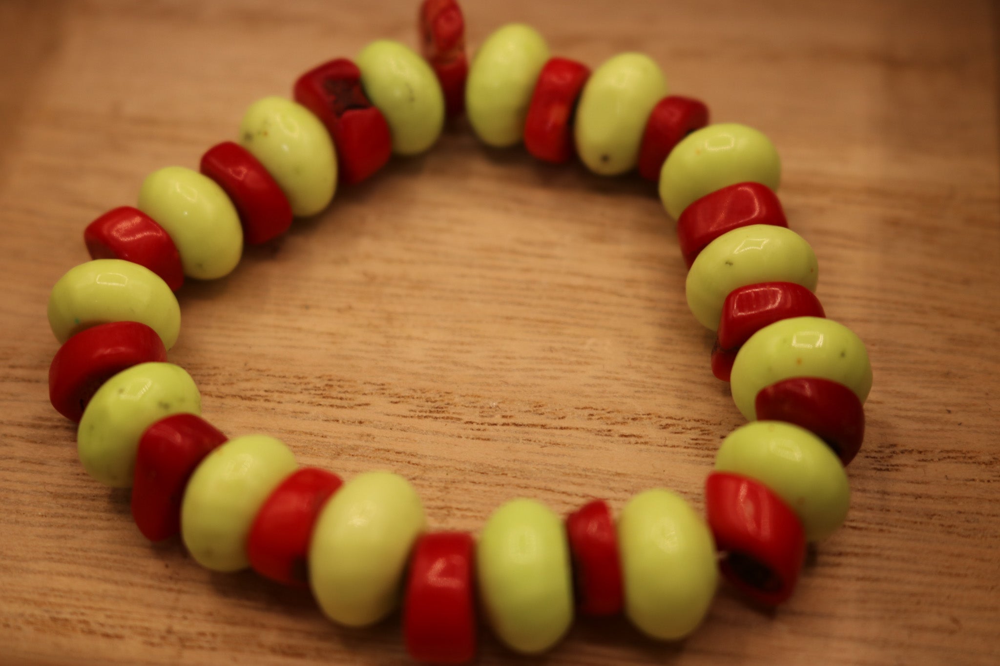 Exquisite Red Coral and Green Glass Bead Elastic Bracelet