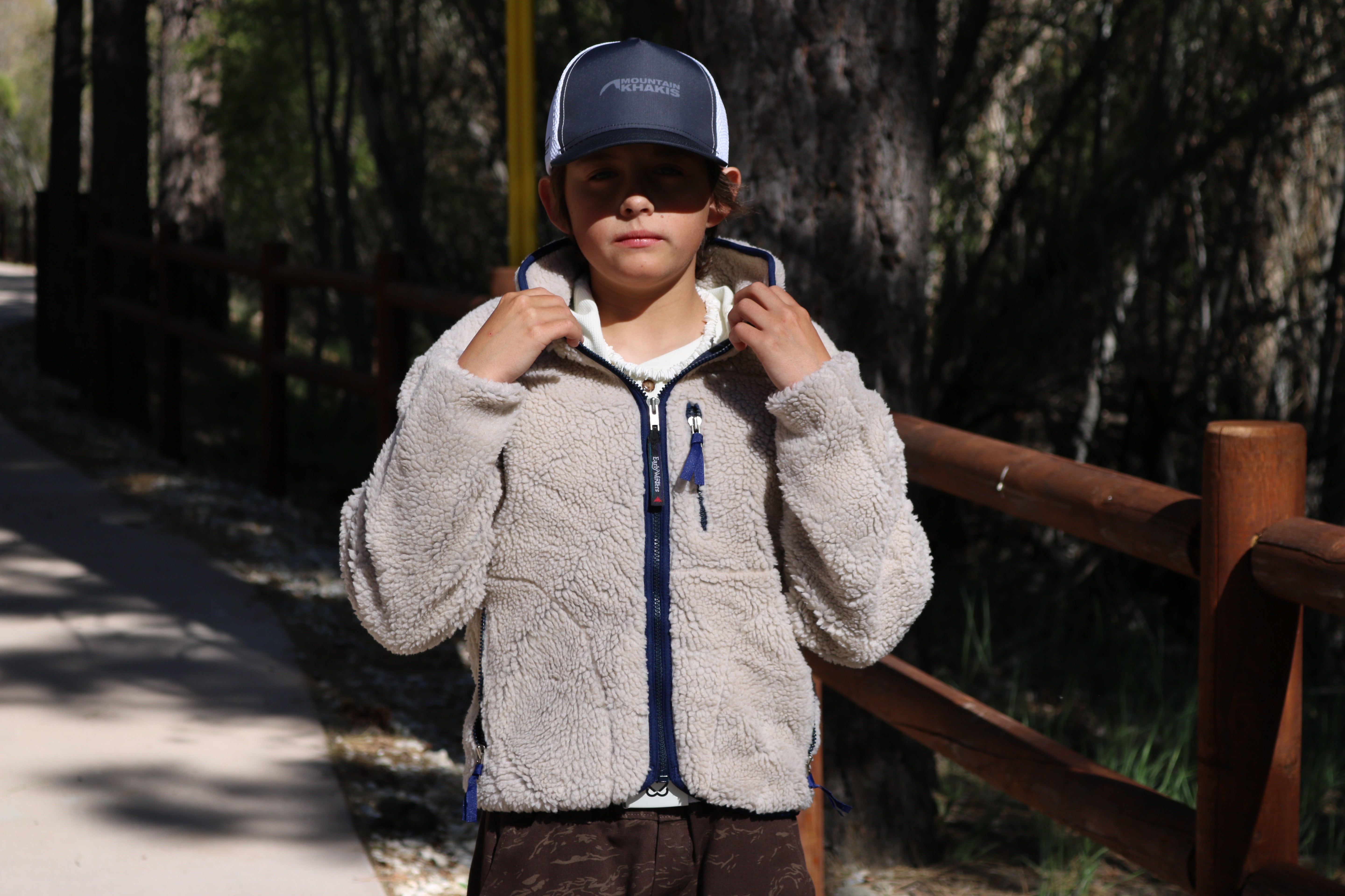 Early Winters Full-Zip Fleece Sweater – Off-White with Navy Blue Details