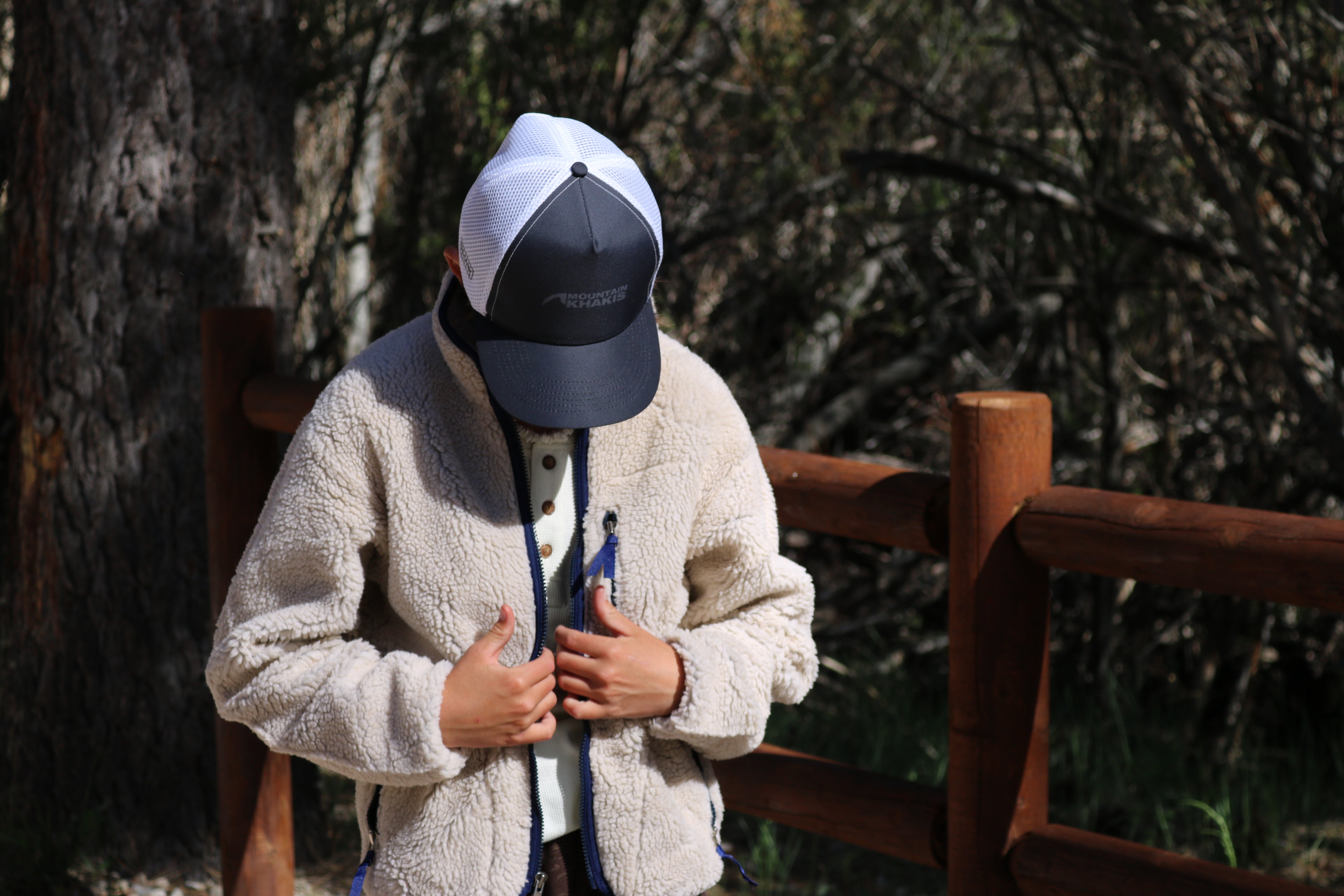 Early Winters Full-Zip Fleece Sweater – Off-White with Navy Blue Details