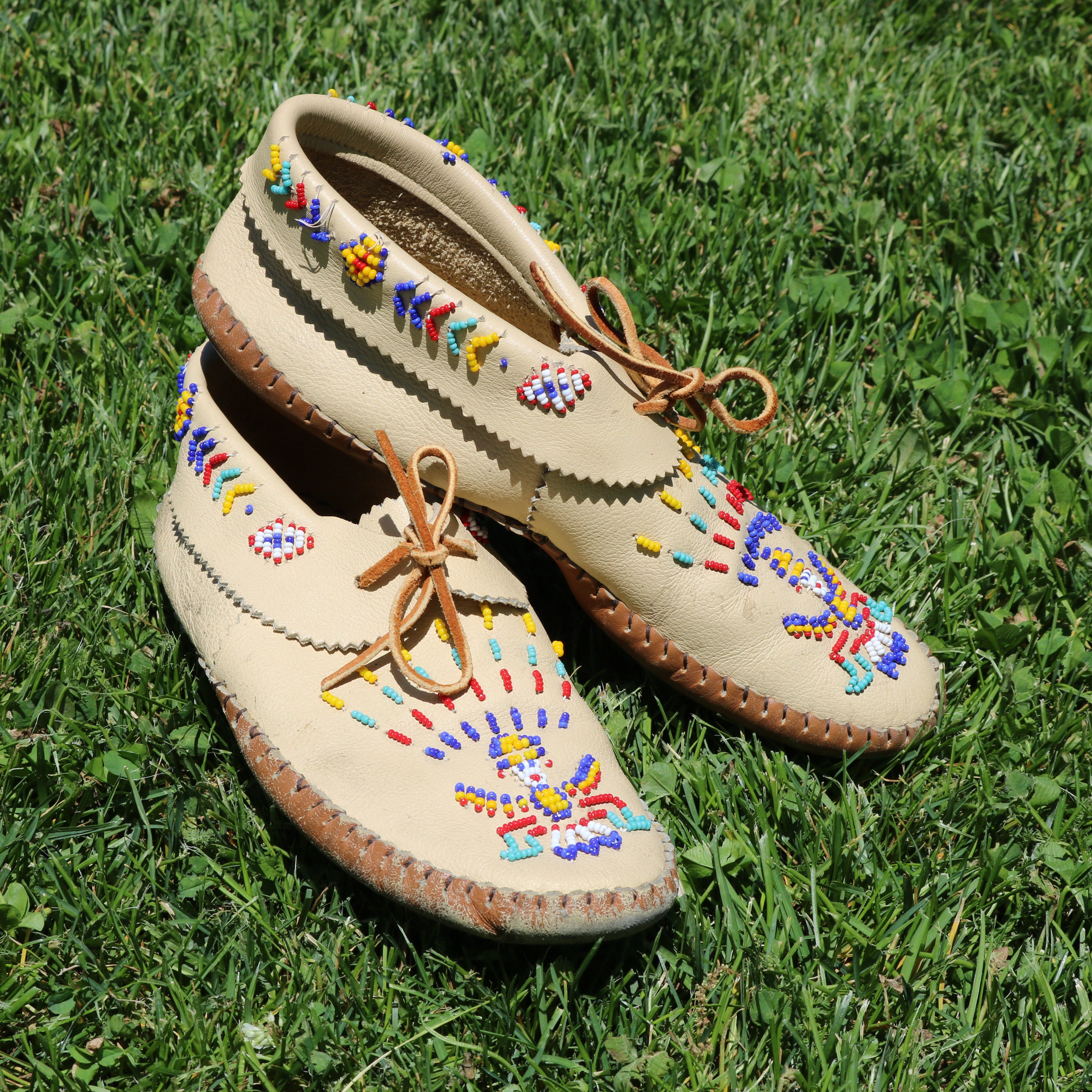 Handmade Taos Beaded Moccasins – Tan Leather Slip-On Shoes Rainbow Beading Women’s Size 9–9.5