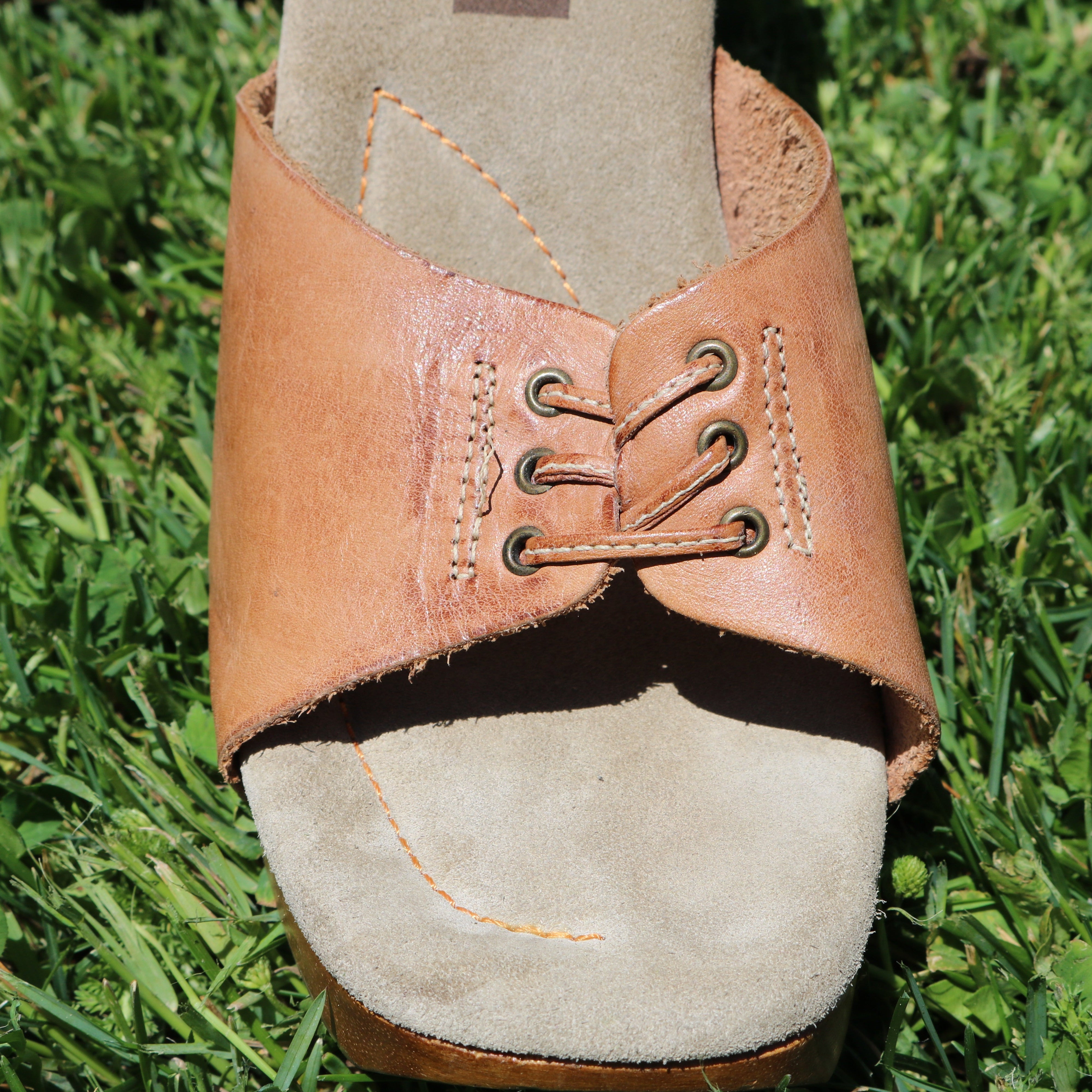 Ellemenno Tan Leather Wooden Heel Sandals – Women’s Size 8 Boho Clog Style Slip-On Heels
