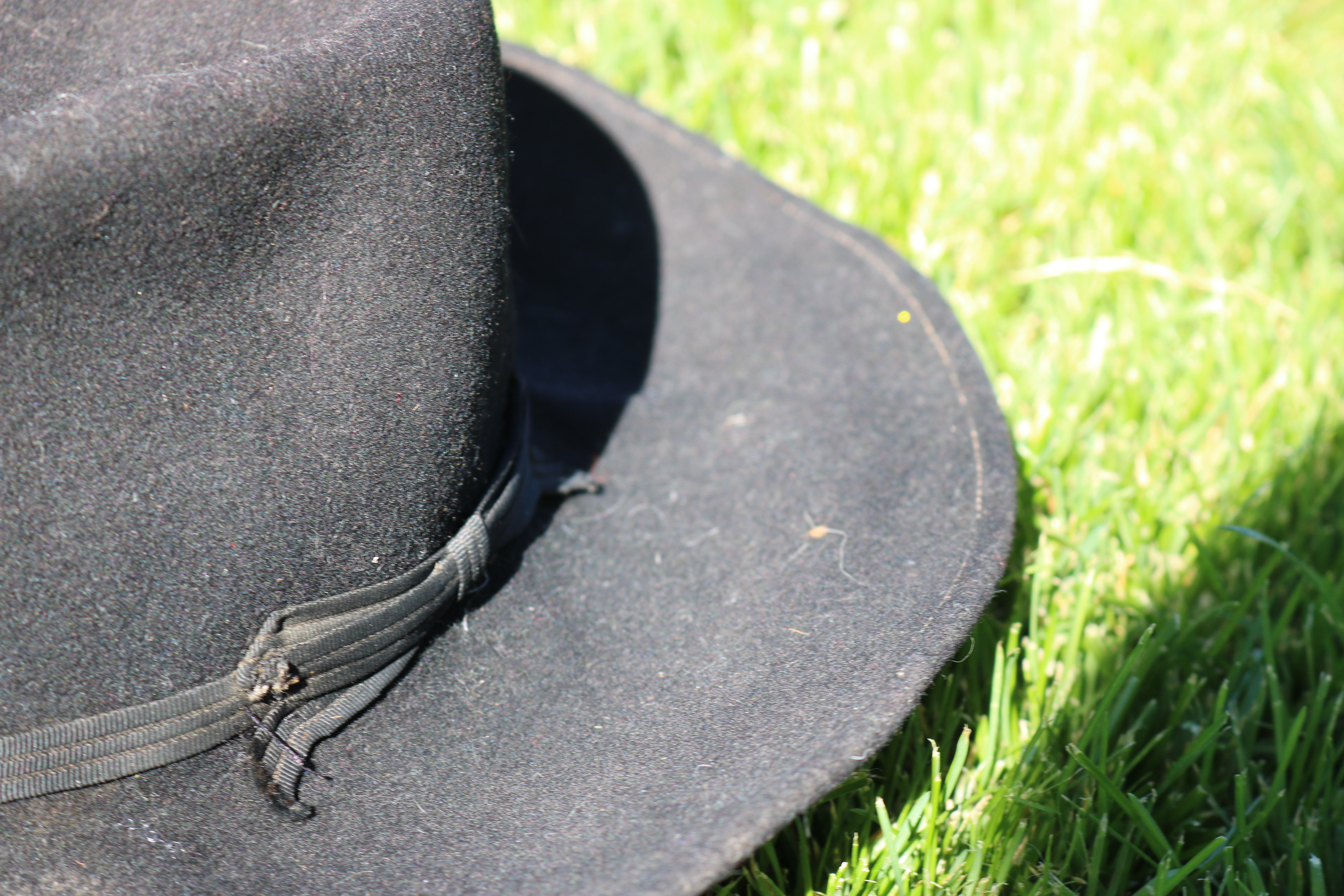 Rackmount Ranch Vintage Wide-Brim Felt Black Cowboy Hat