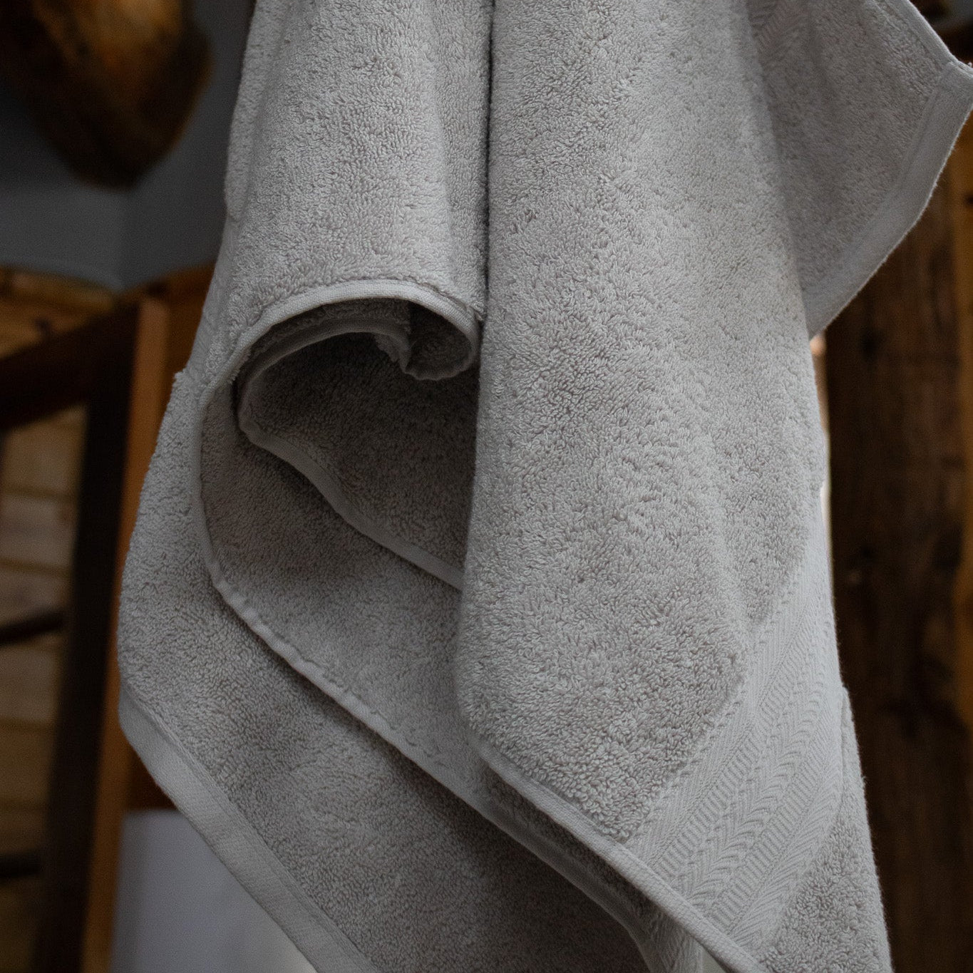 HoteI -100% Cotton Light Gray Bath Towel