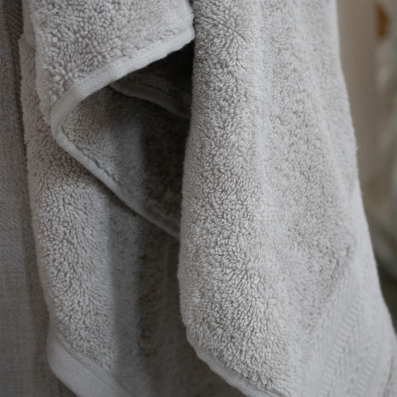 HoteI -100% Cotton Light Gray Bath Towel
