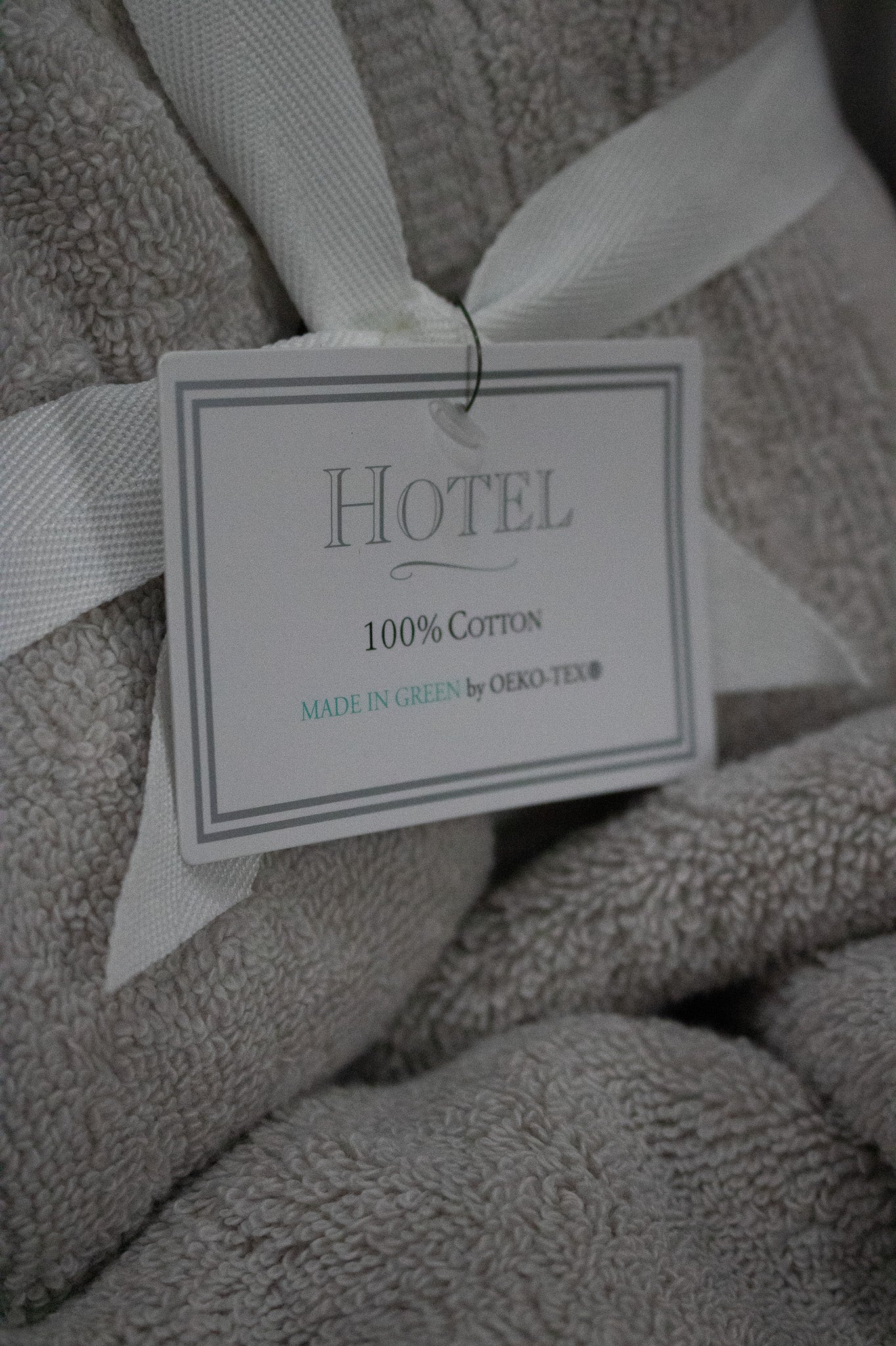 Luxury Hotel Set of 4 Soft 100% Cotton Washcloths in Light Gray