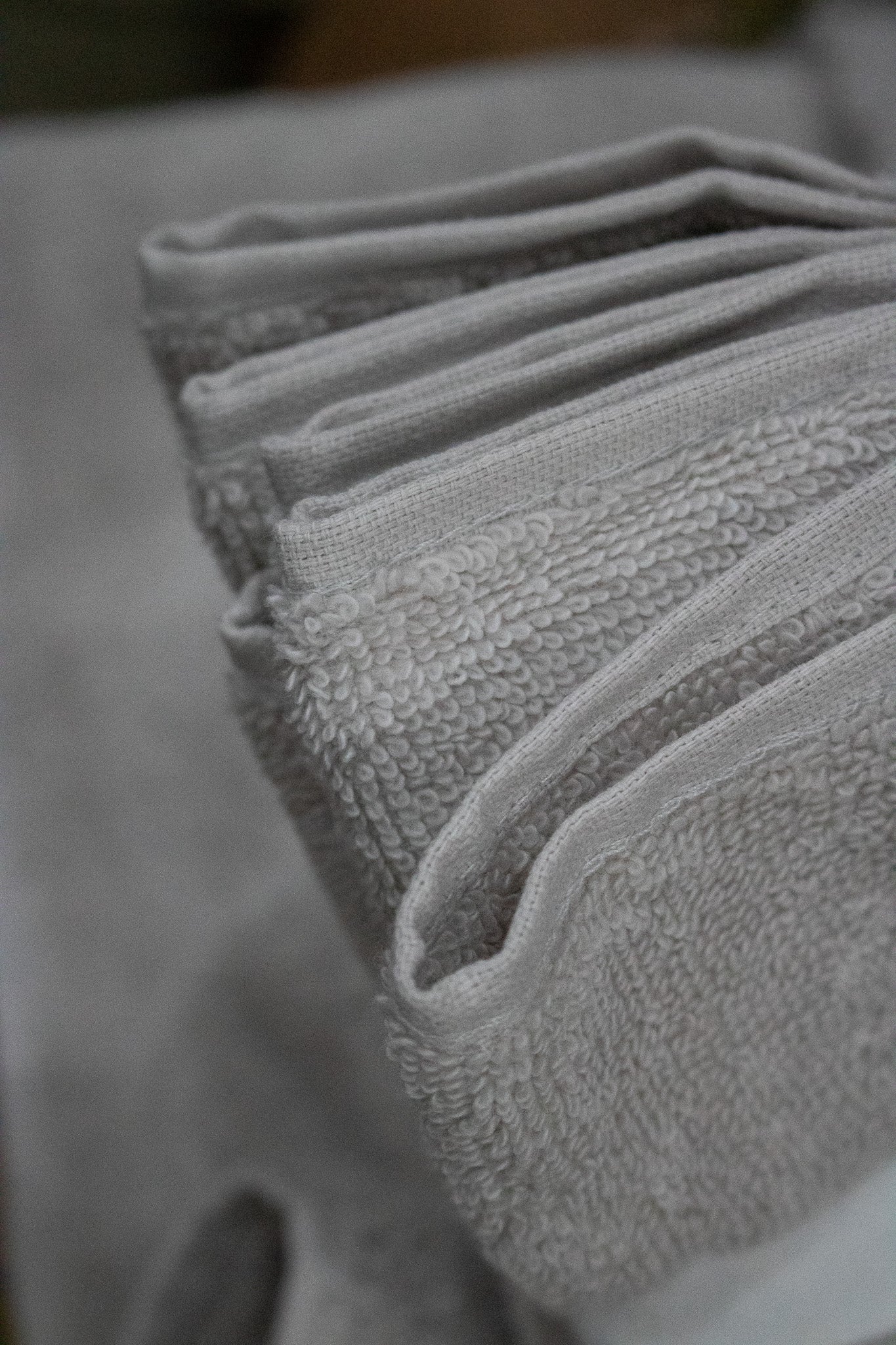 Luxury Hotel Set of 4 Soft 100% Cotton Washcloths in Light Gray