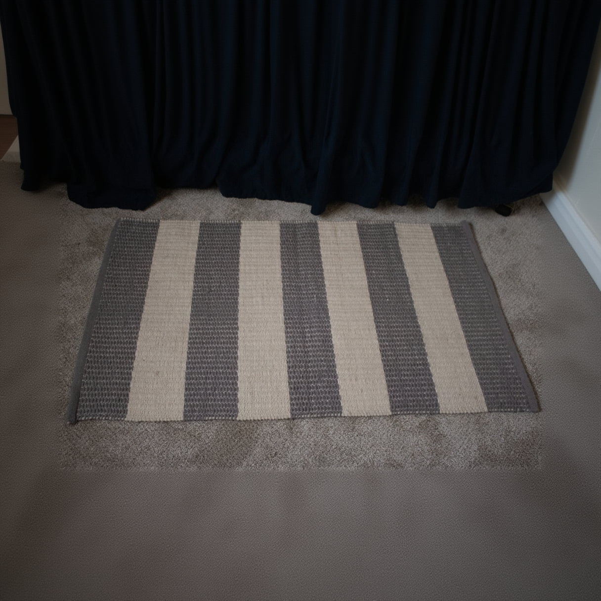 Hand-woven Wool Rug Grey and White colored Stripe Print