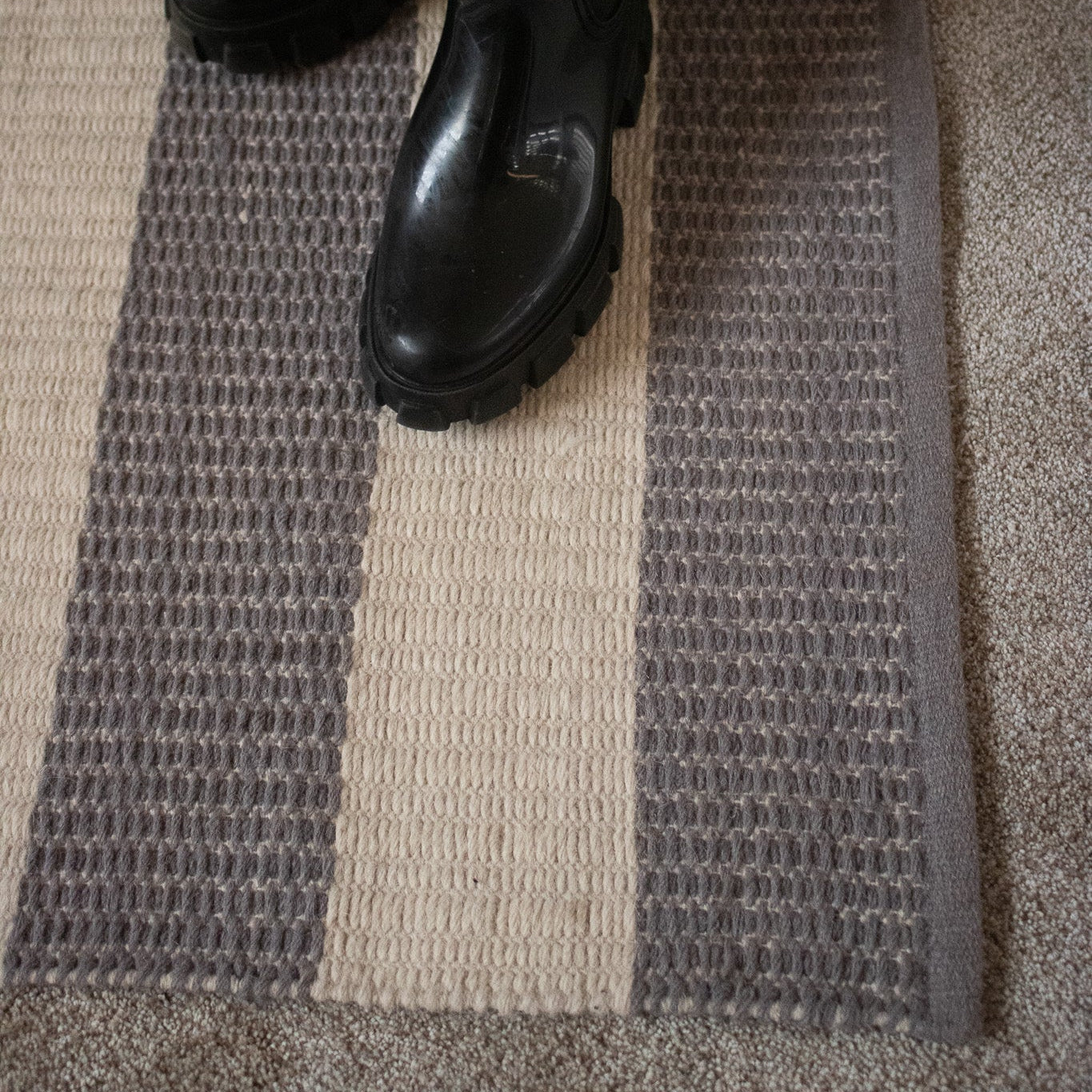 Hand-woven Wool Rug Grey and White colored Stripe Print