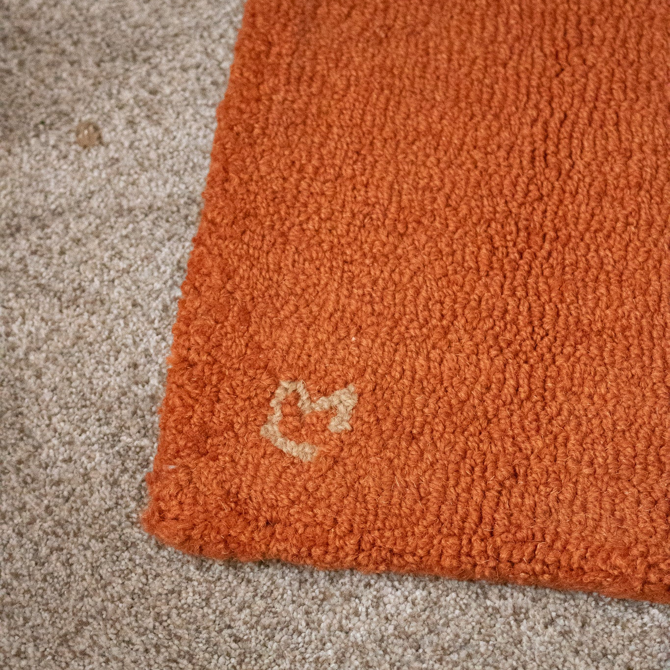 Chandler 4 Corners Longhorn Wool Rug – Handcrafted Hooked Design for Rustic Homes.