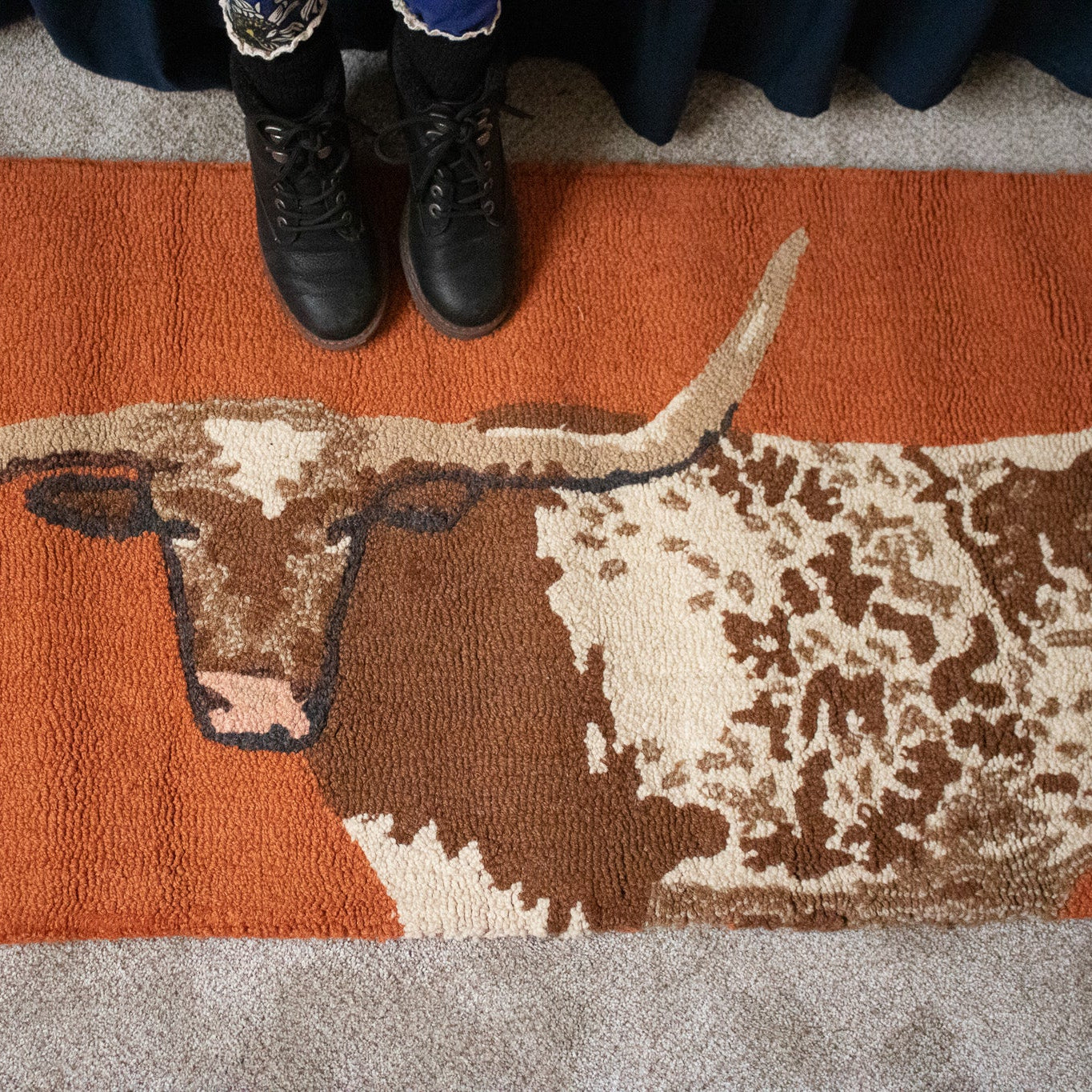 Chandler 4 Corners Longhorn Wool Rug – Handcrafted Hooked Design for Rustic Homes.