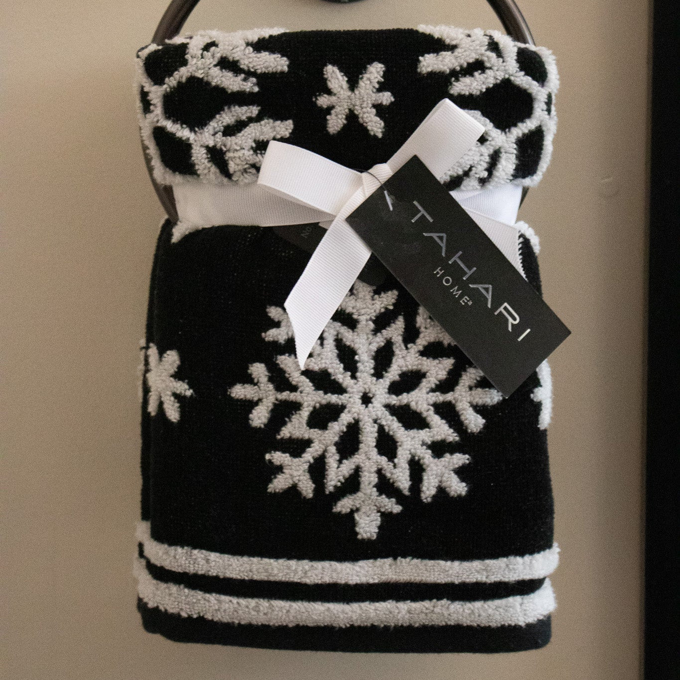 Tahari Home Black and White Snowflake Print Hand Towel Set