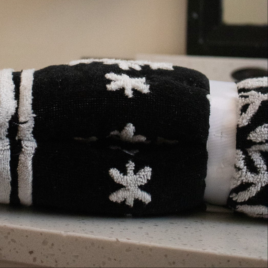 Tahari Home Black and White Snowflake Print Hand Towel Set