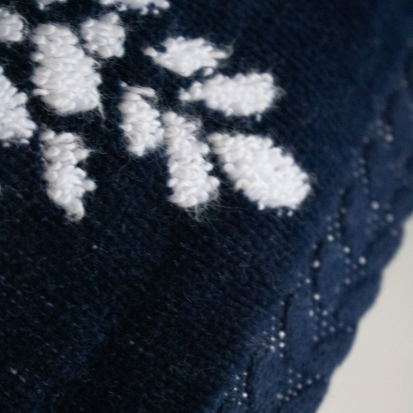 Caro Home Set of 2 Hand Towels in Navy Blue with Snowflake Design