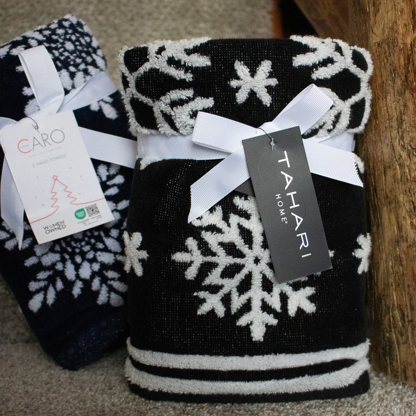 Tahari Home Black and White Snowflake Print Hand Towel Set