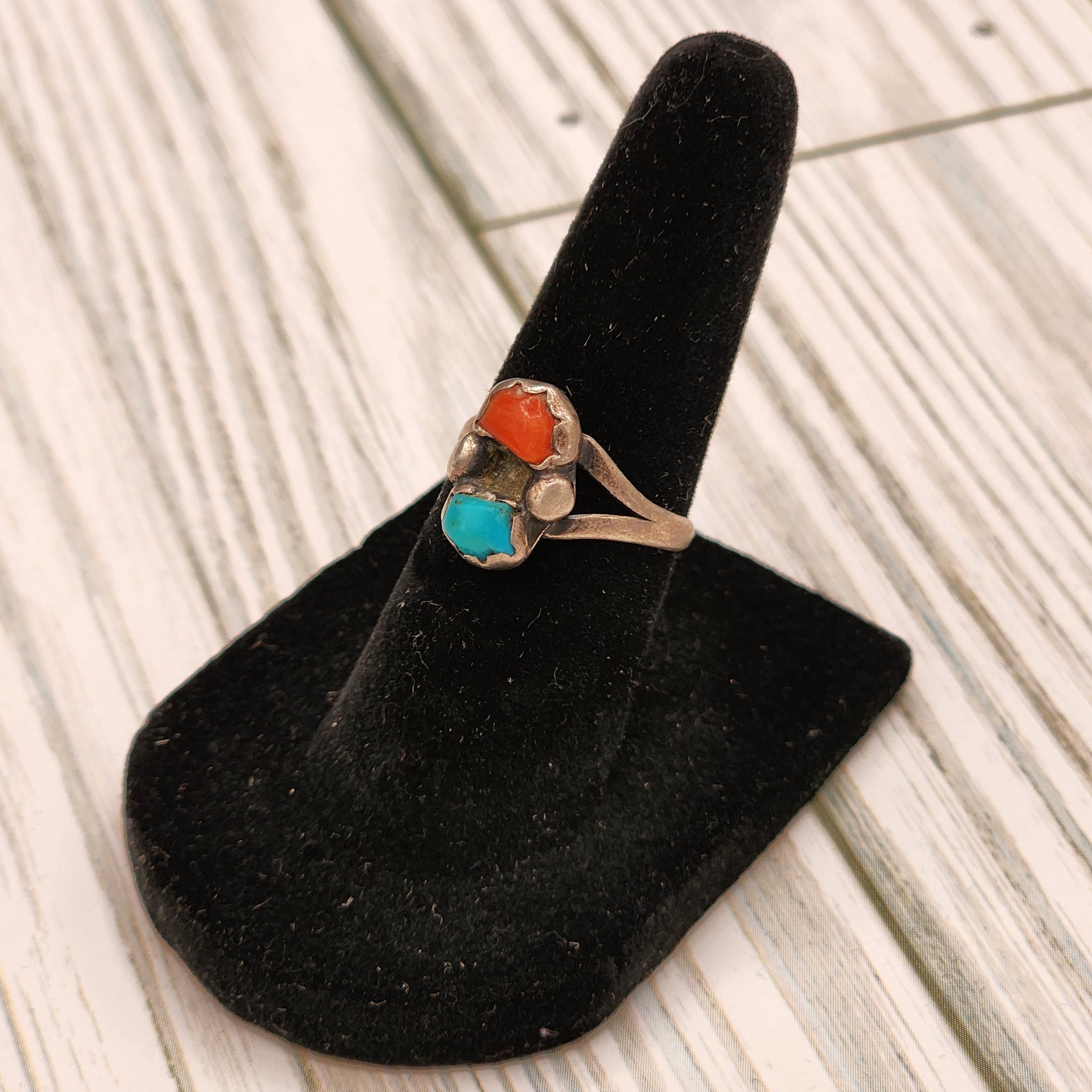 Vintage Navajo Fox Turquoise Coral Gemstones Split Band Ring Size 5