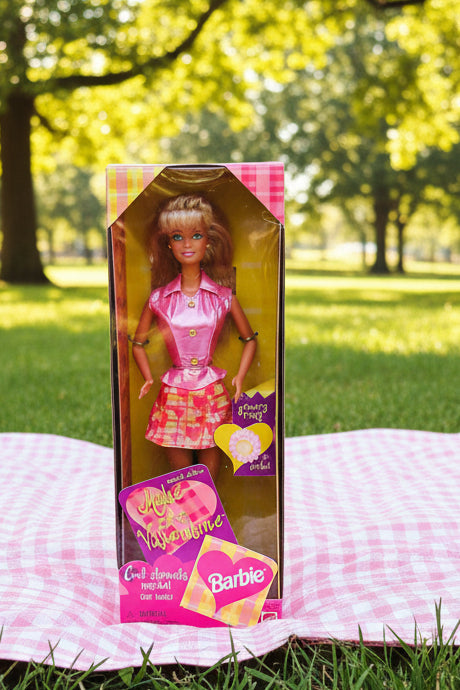 1998 Make a Valentine Barbie Special Edition