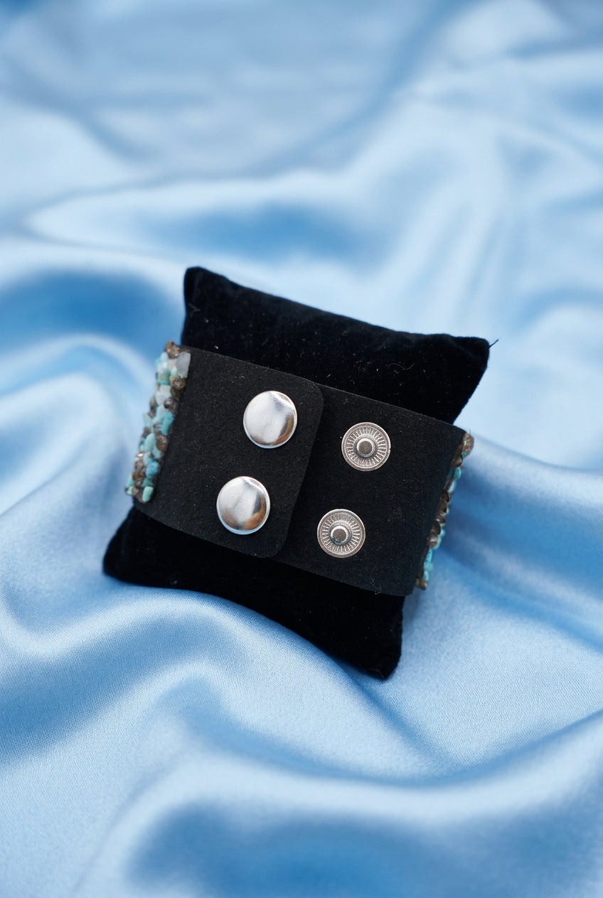 Suede Bracelet with Turquoise-Colored Chip Gemstones