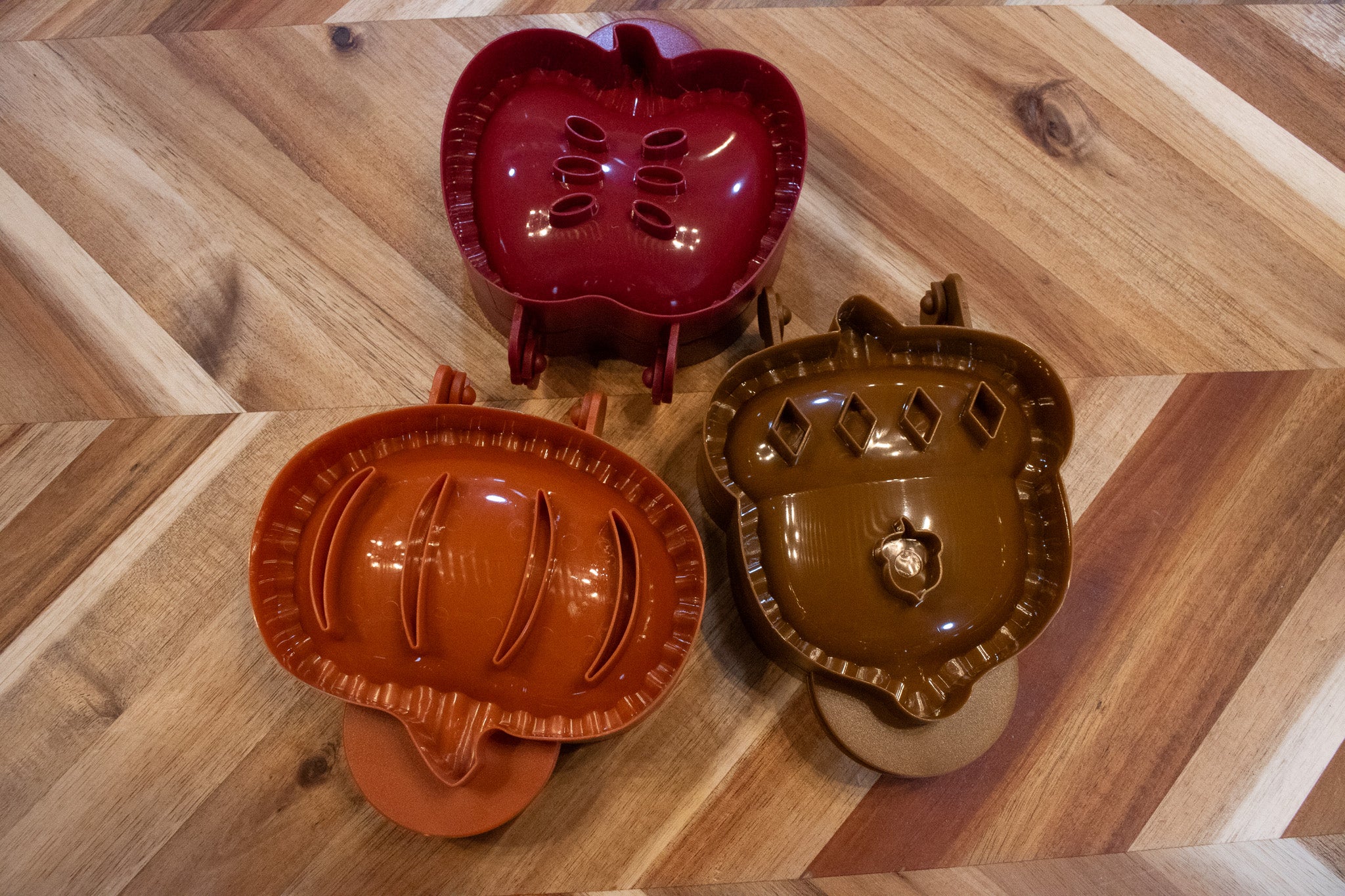 Williams Sonoma Set of 3 Autumn Themed Mini Pie Molds