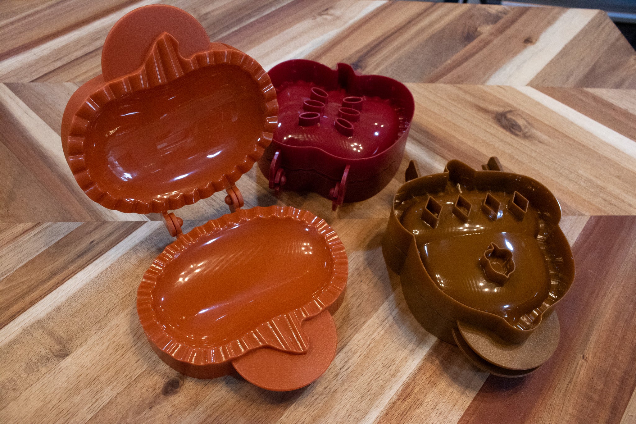 Williams Sonoma Set of 3 Autumn Themed Mini Pie Molds