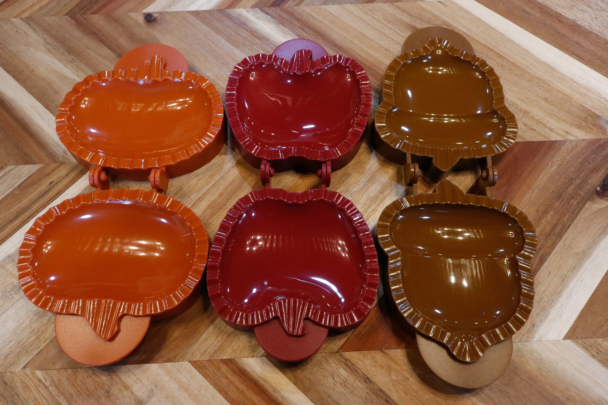 Williams Sonoma Set of 3 Autumn Themed Mini Pie Molds