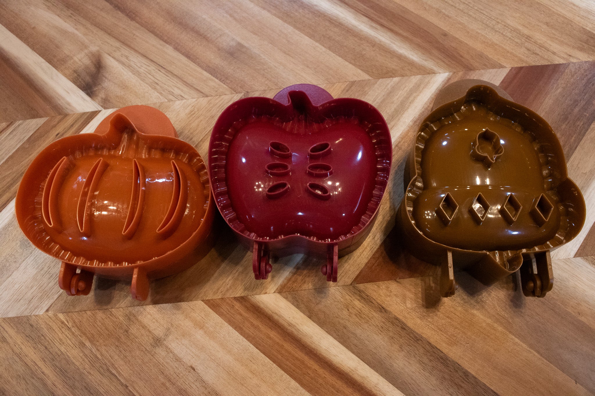 Williams Sonoma Set of 3 Autumn Themed Mini Pie Molds