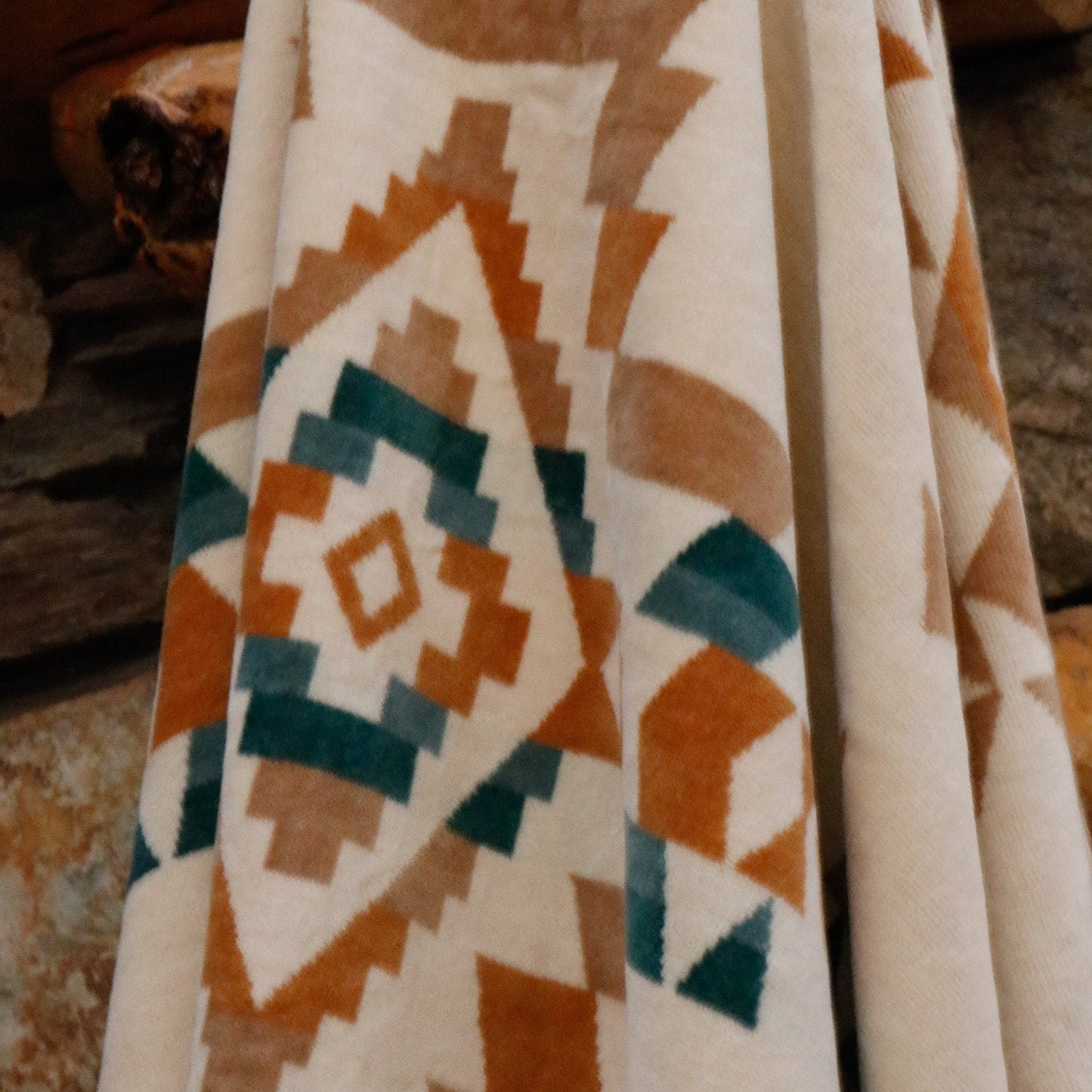 Pendleton Oversized Jacquard Spa Towel Ivory Rock Point Pattern