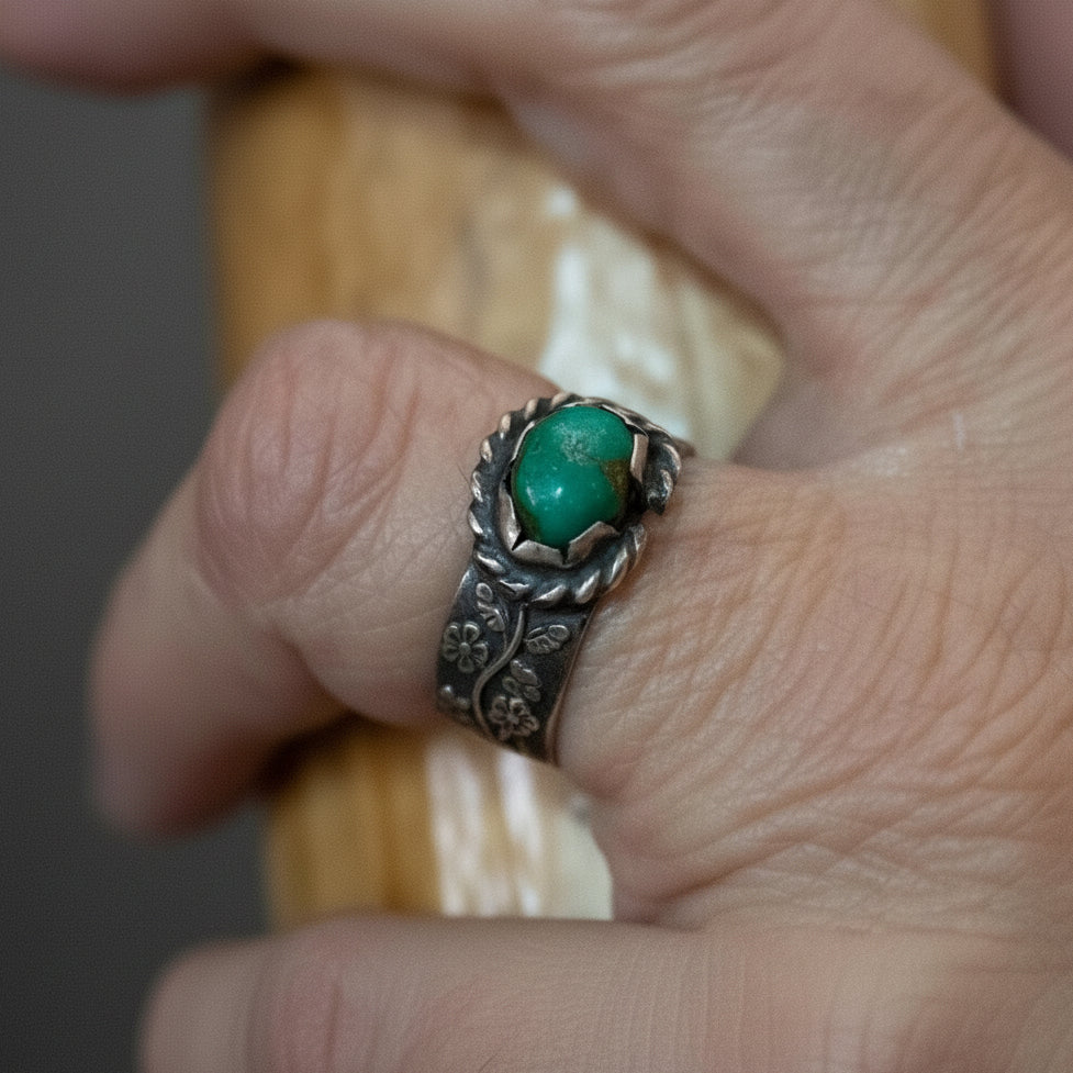 Vintage Navajo Turquoise Sterling Silver Ring. Size 5