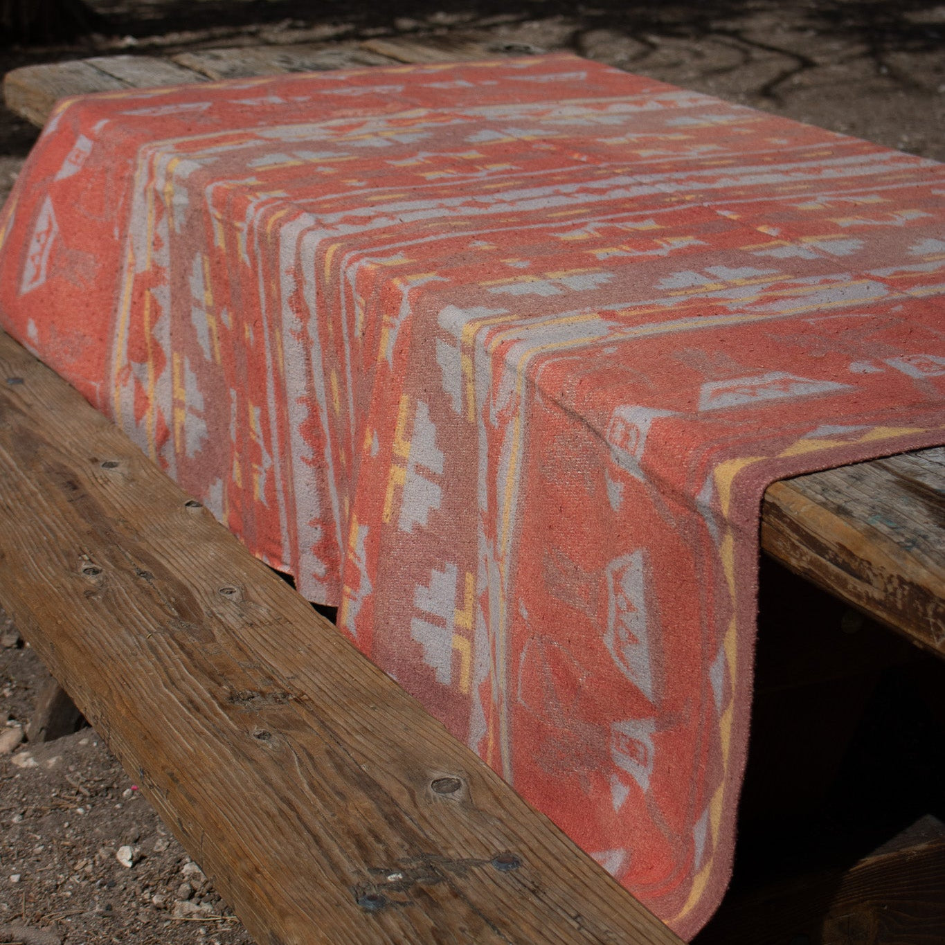 Beacon-Style Southwestern Wool Camp Blanket – Vintage Cabin Decor