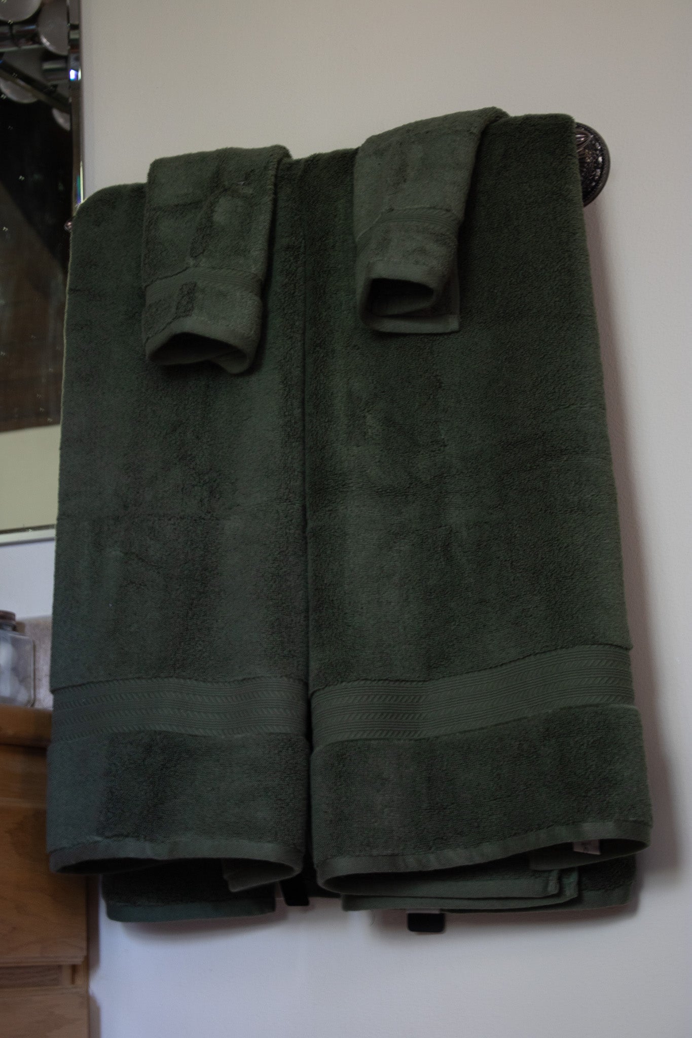 Joie Home - Soft & Absorbent 100% Cotton Dark Green Bath Towel