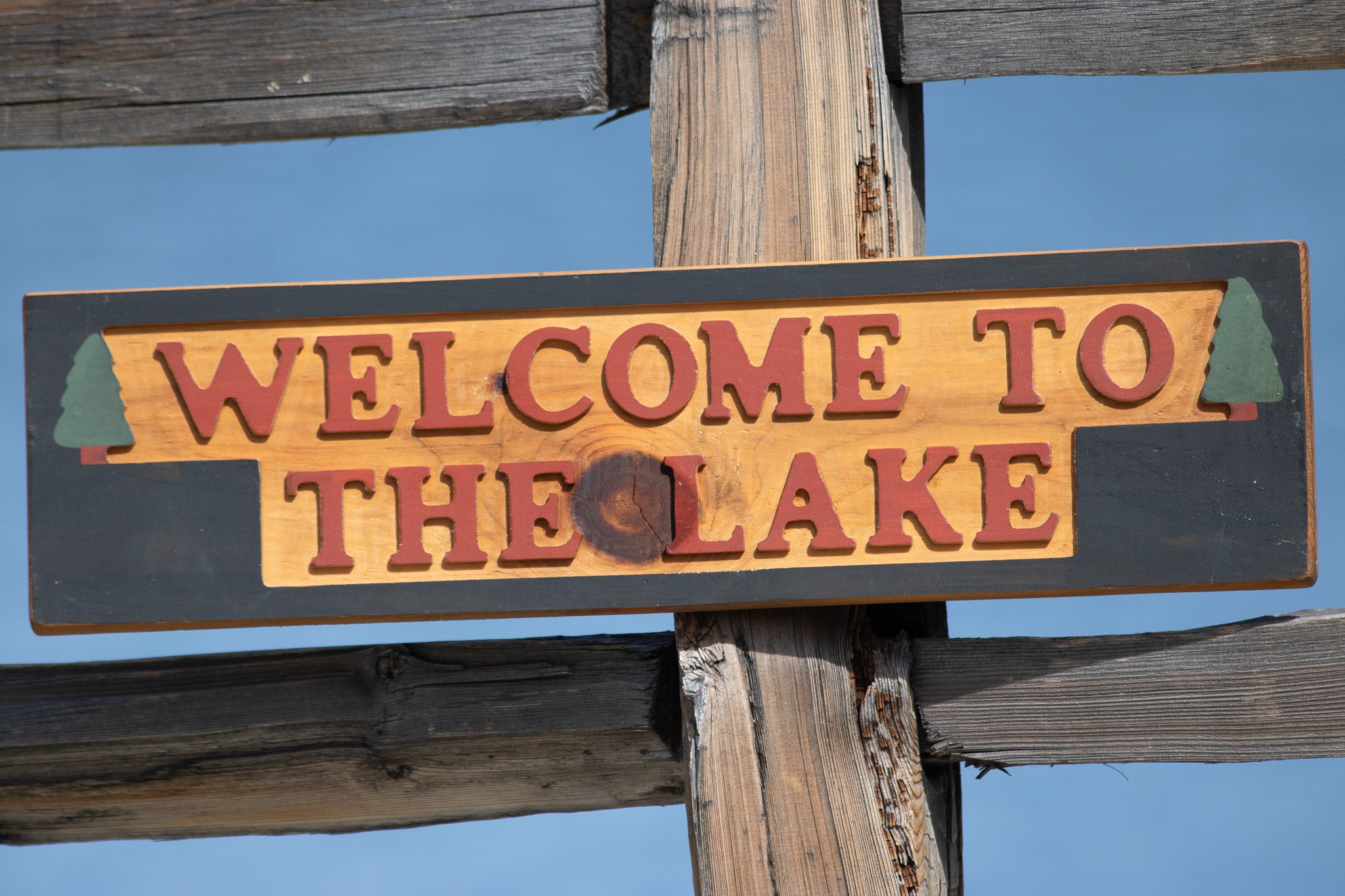 "Welcome To the Lake" Wooded Sign