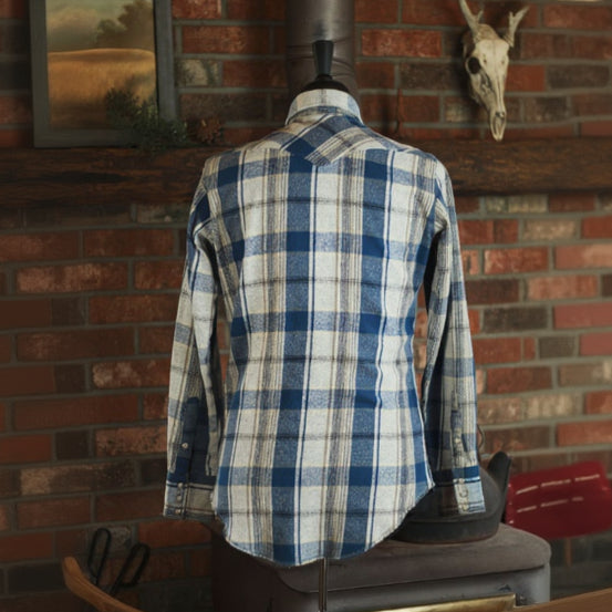 Wrangler White Blue Plaid Snap Button up Size   15 1/2 -34