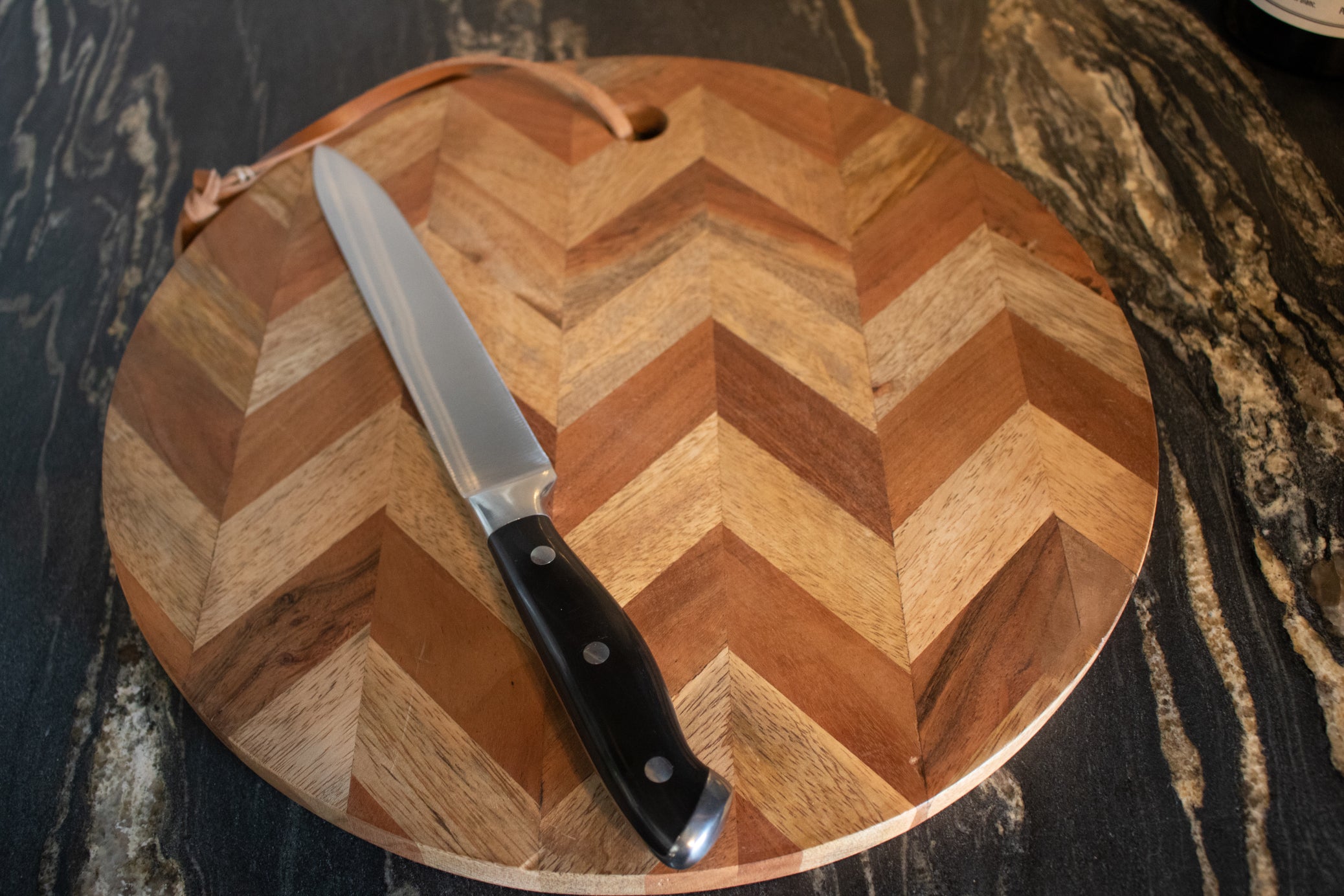 Wooden Cutting Board Round Chevron Board with Leather Storage Rope