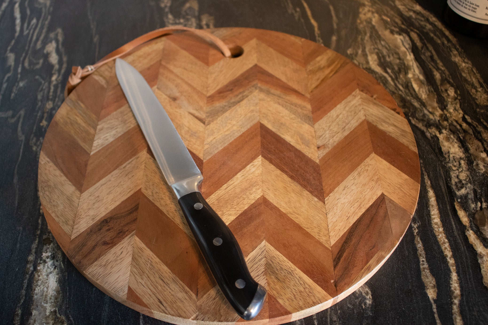 Wooden Cutting Board Round Chevron Board with Leather Storage Rope