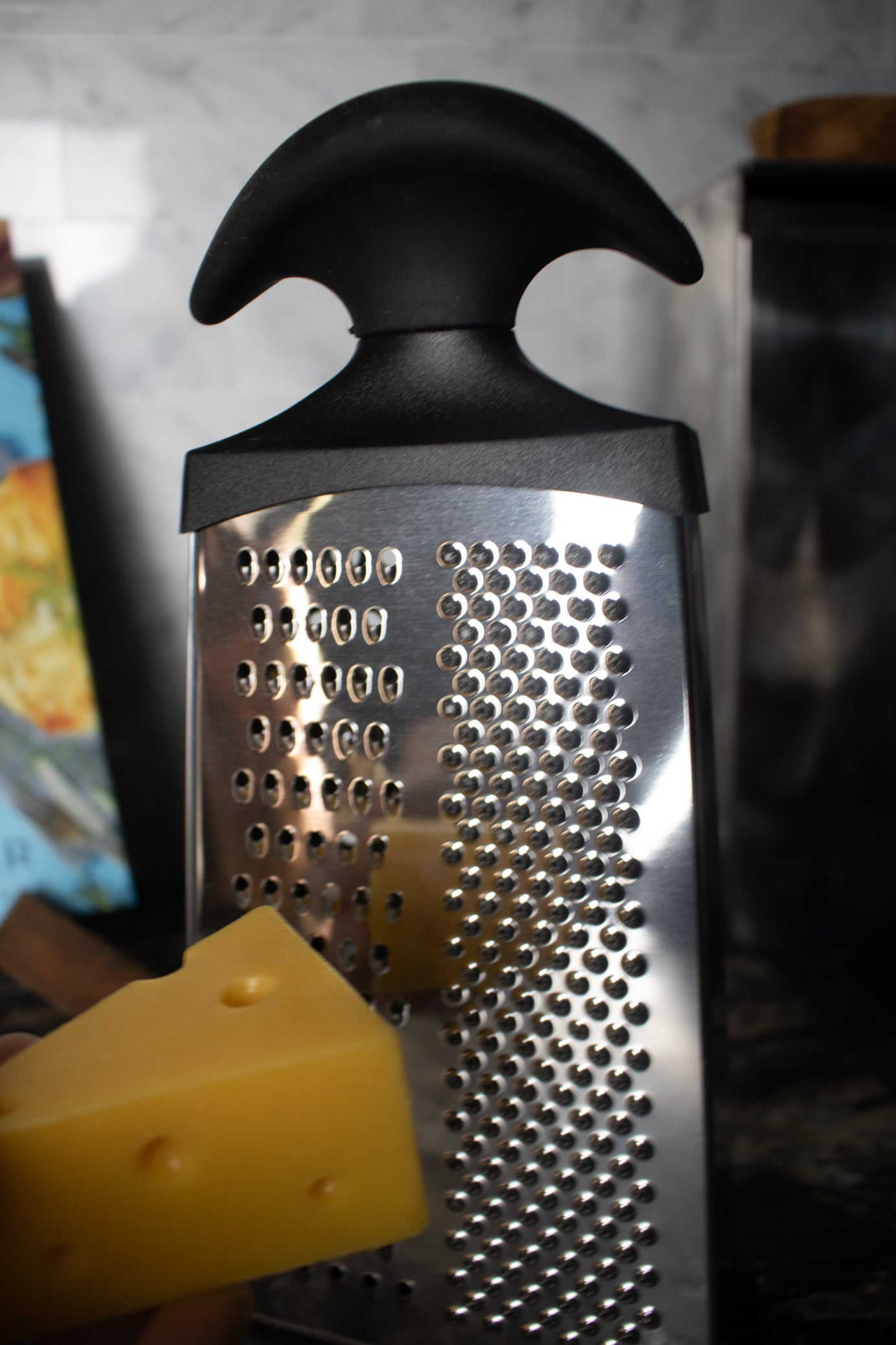 Slim Free-Standing Grater with 3 Surfaces