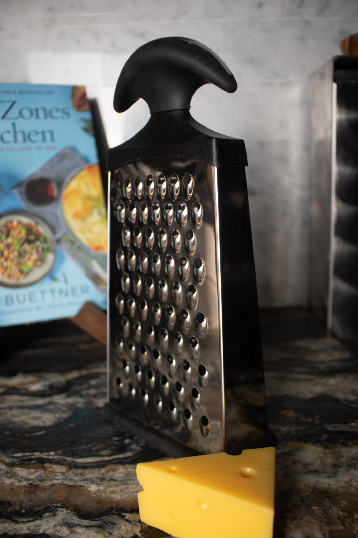 Slim Free-Standing Grater with 3 Surfaces