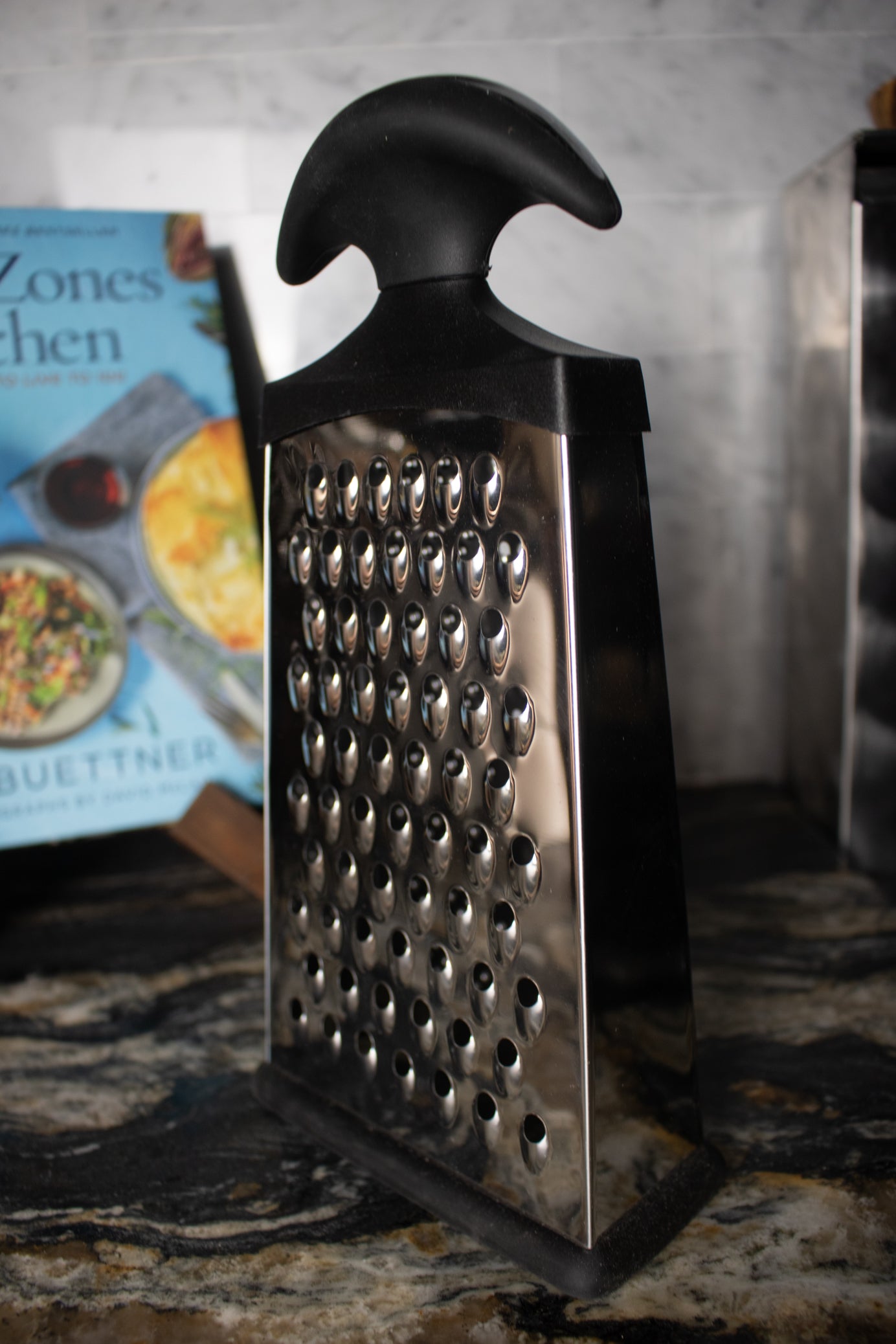 Slim Free-Standing Grater with 3 Surfaces