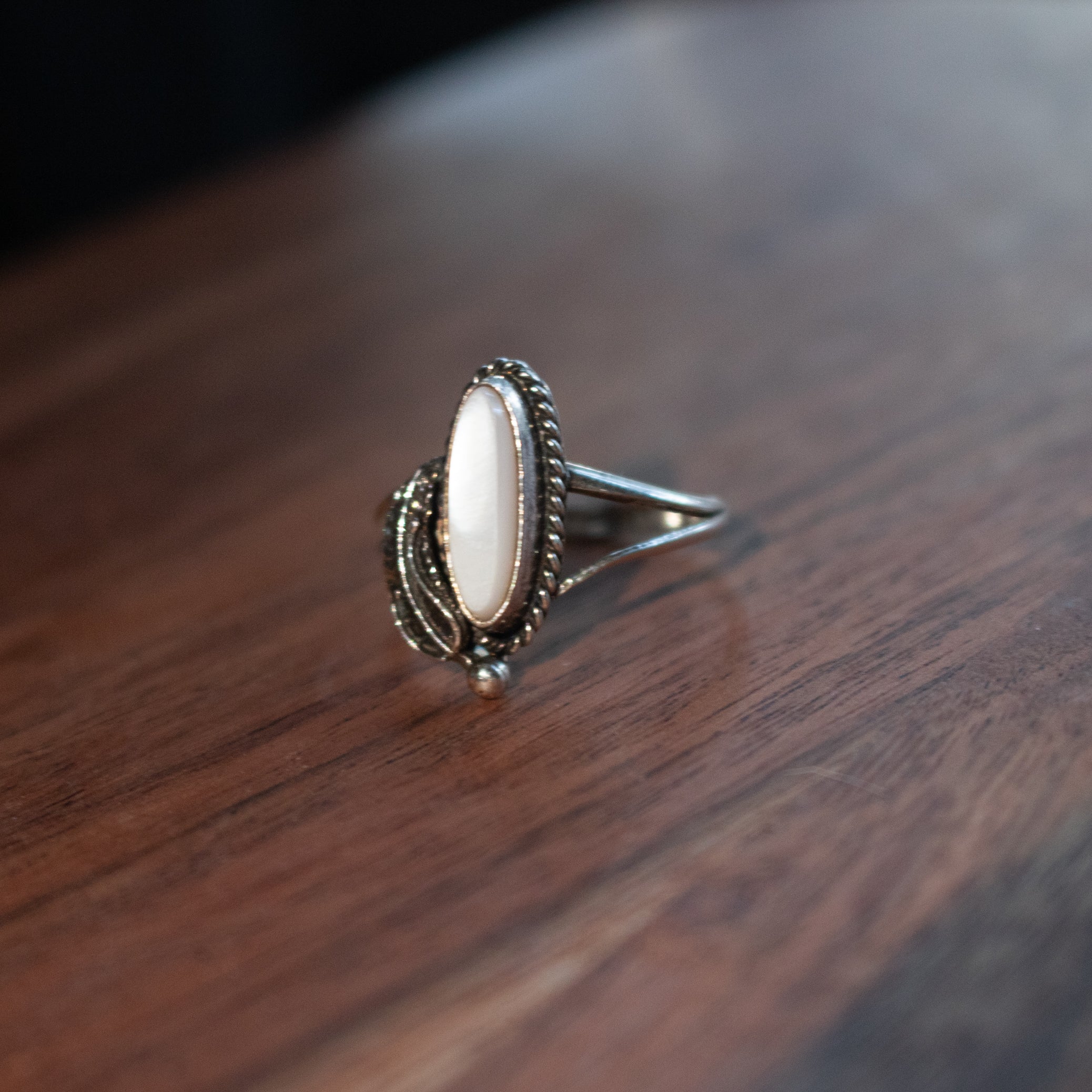 Amazing White Stone Shaped Sterling Silver Split Band Rings with Etched Feather Design