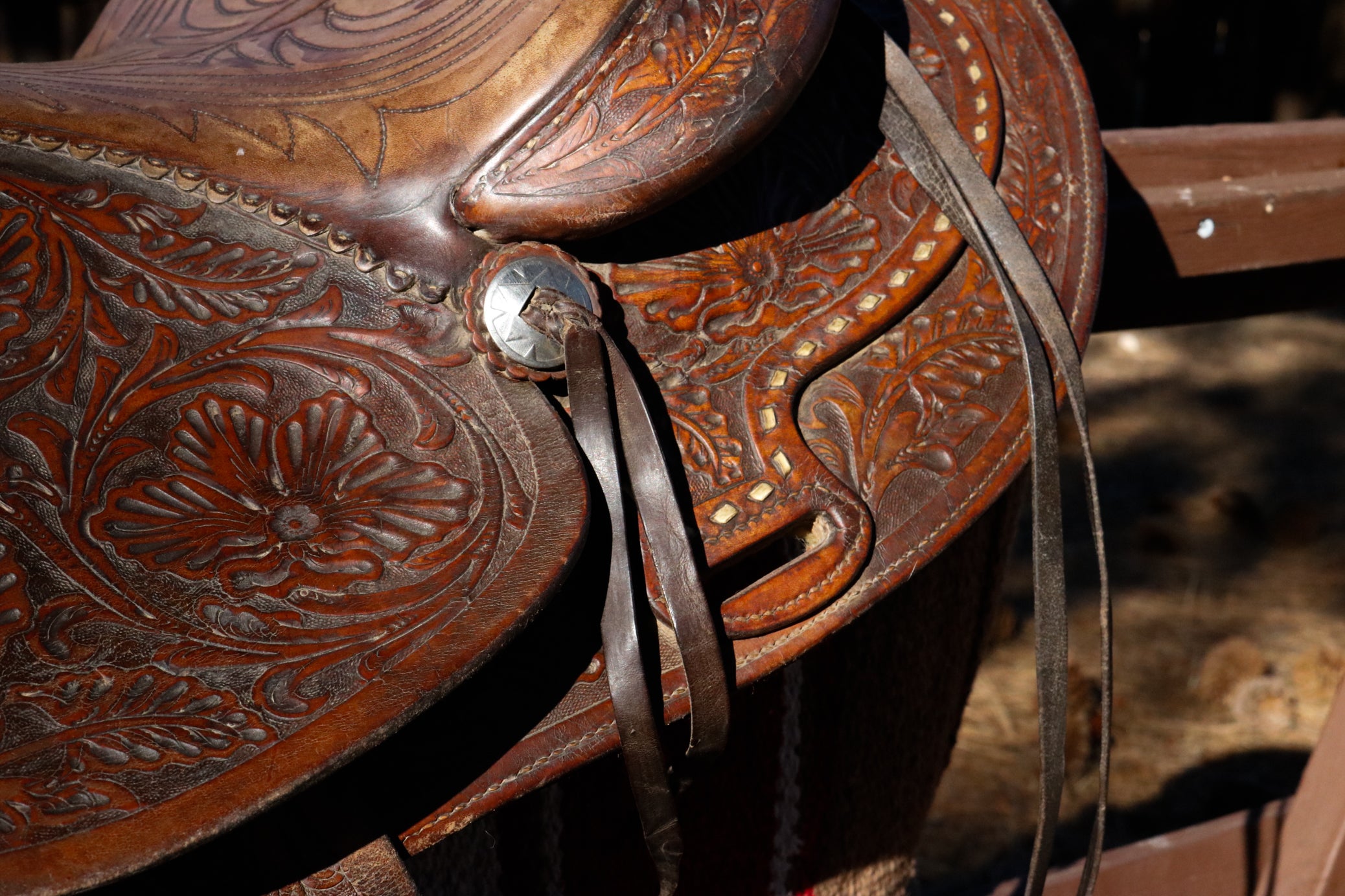 Vintage 1947 Tex Tan Heregord Series 16 inch Western Show Saddle Model Number 3420