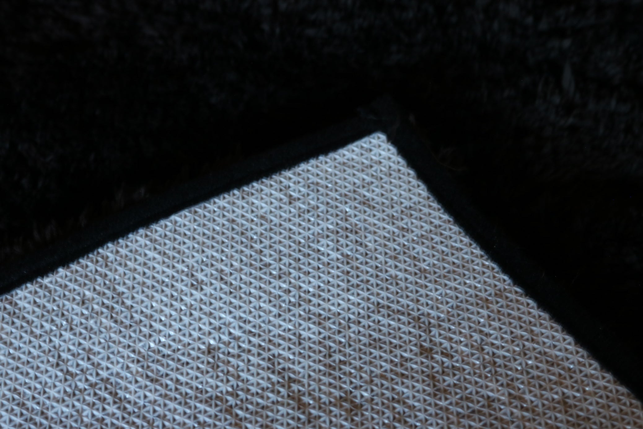 Lavender & Sage - Plush Black Bath Rug for Ultimate Comfort