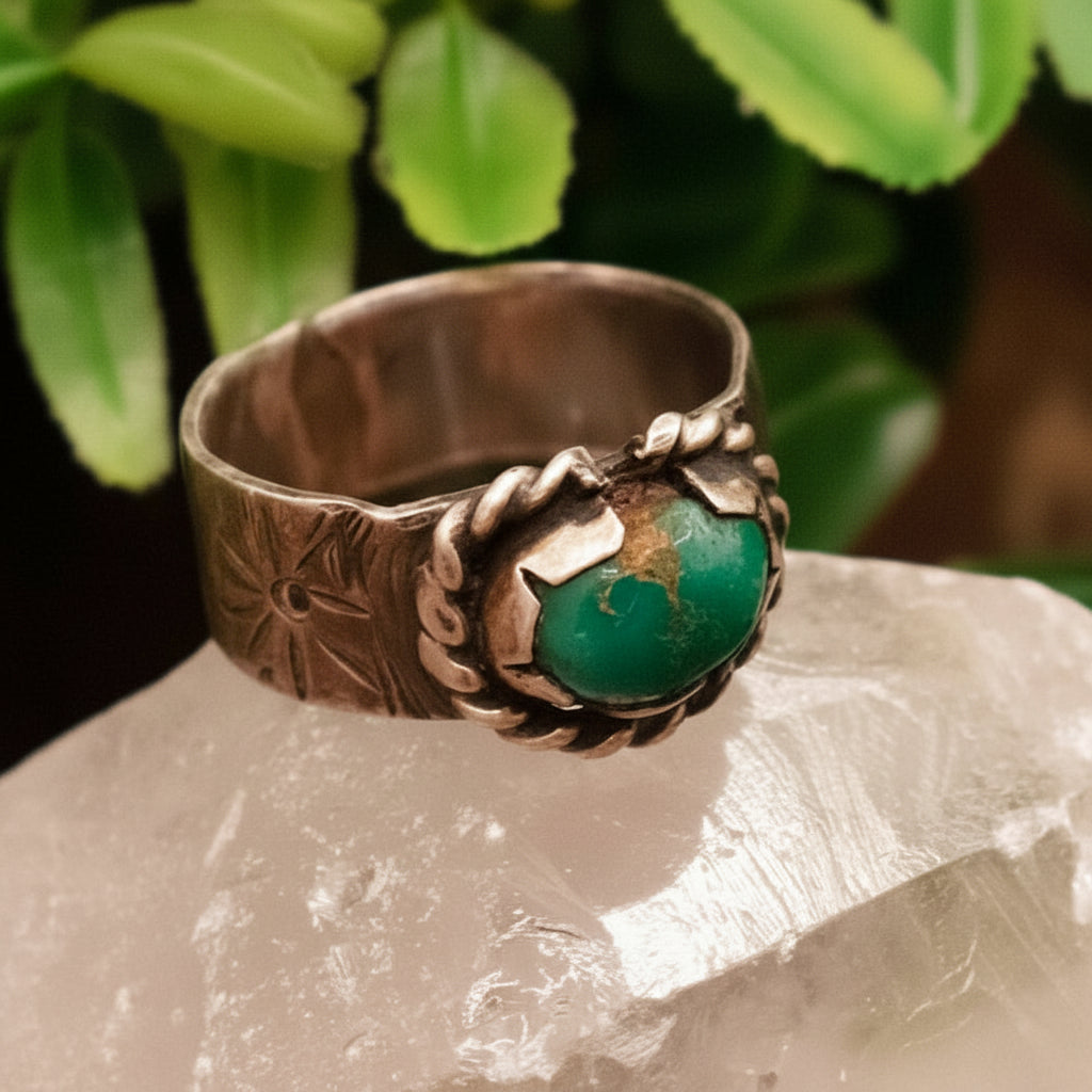 Vintage Navajo Turquoise Sterling Silver Ring. Size 5