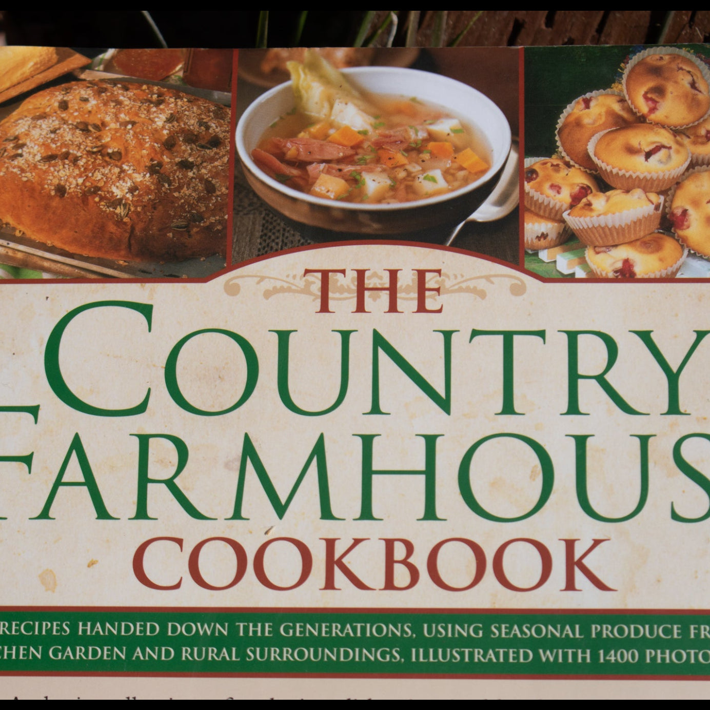 The Country Farmhouse Cookbook: 400 Recipes Handed Down the Generations