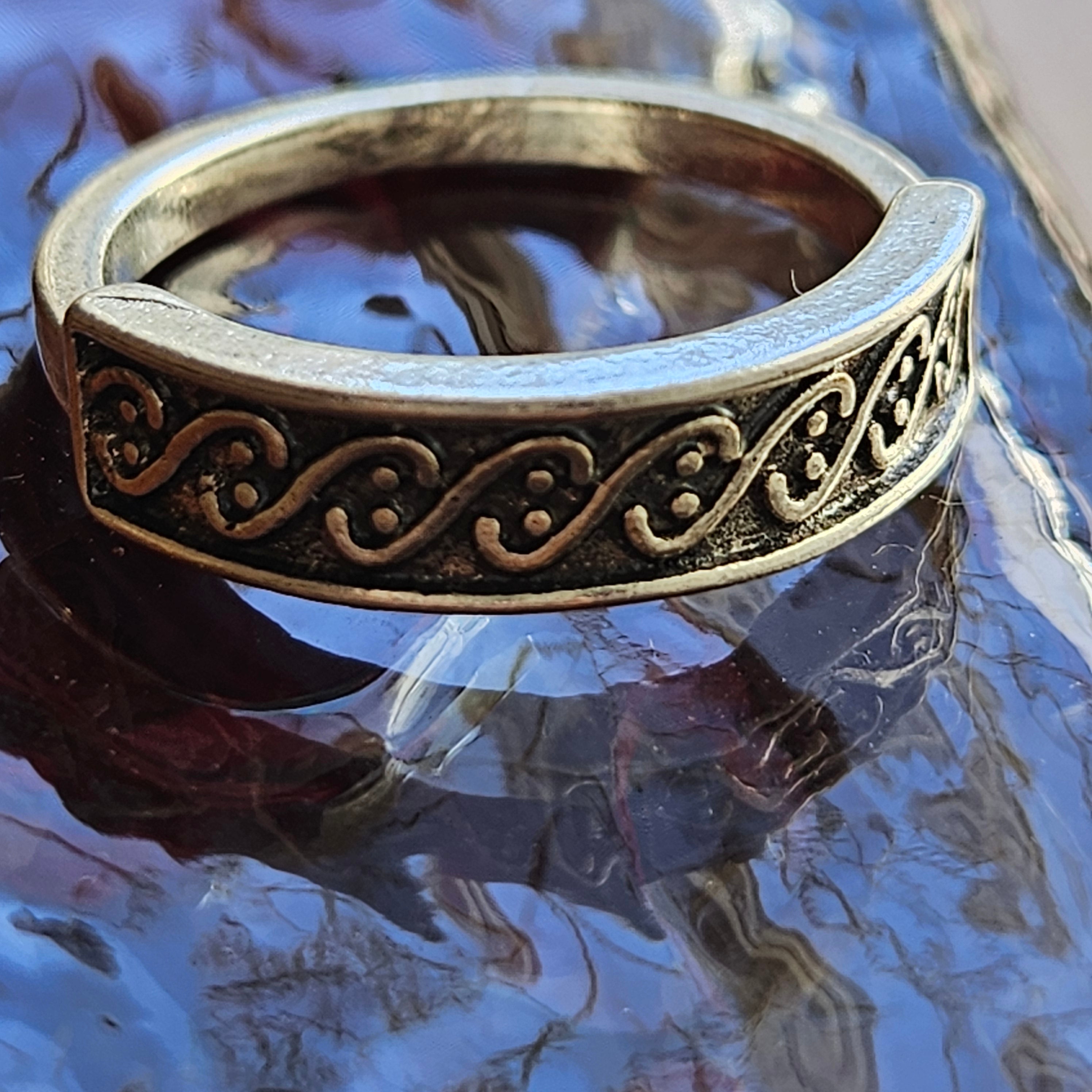 Art Deco Style Alloy Plated Silver Colored Ring Size 7